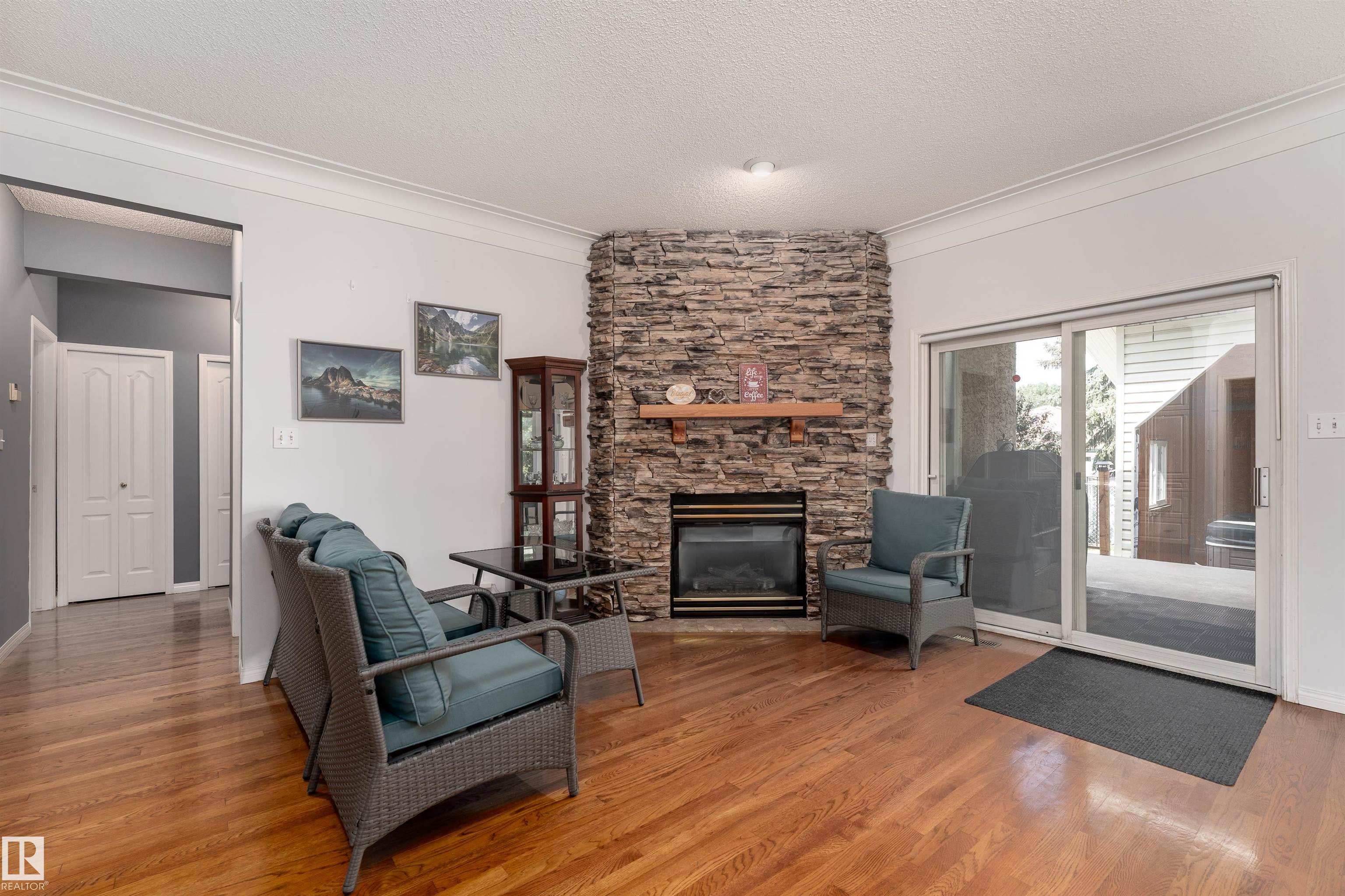 Photo 21 at 10 Stoneshire Manor, Stoneshire, Spruce Grove