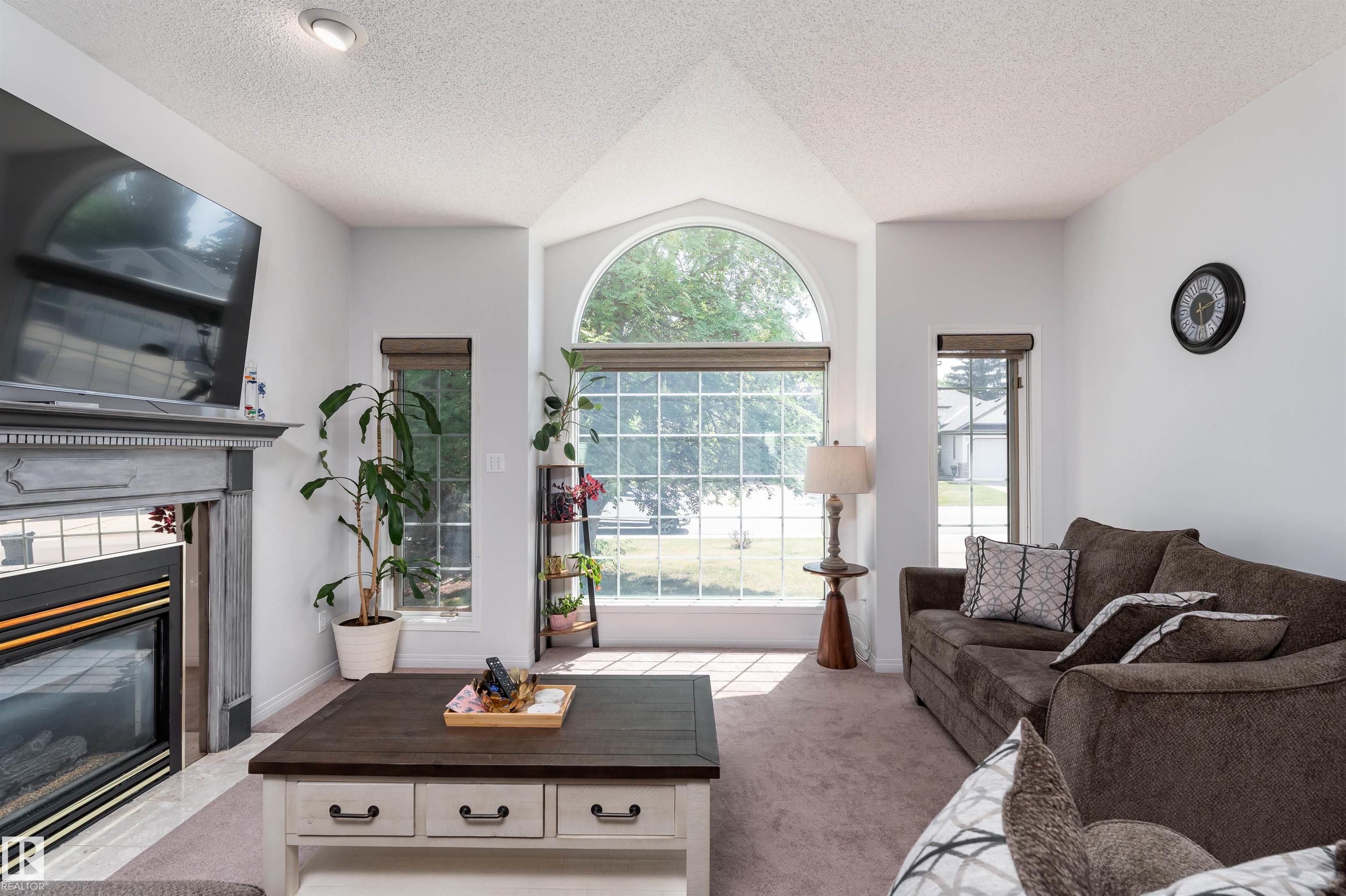 Photo 5 at 10 Stoneshire Manor, Stoneshire, Spruce Grove