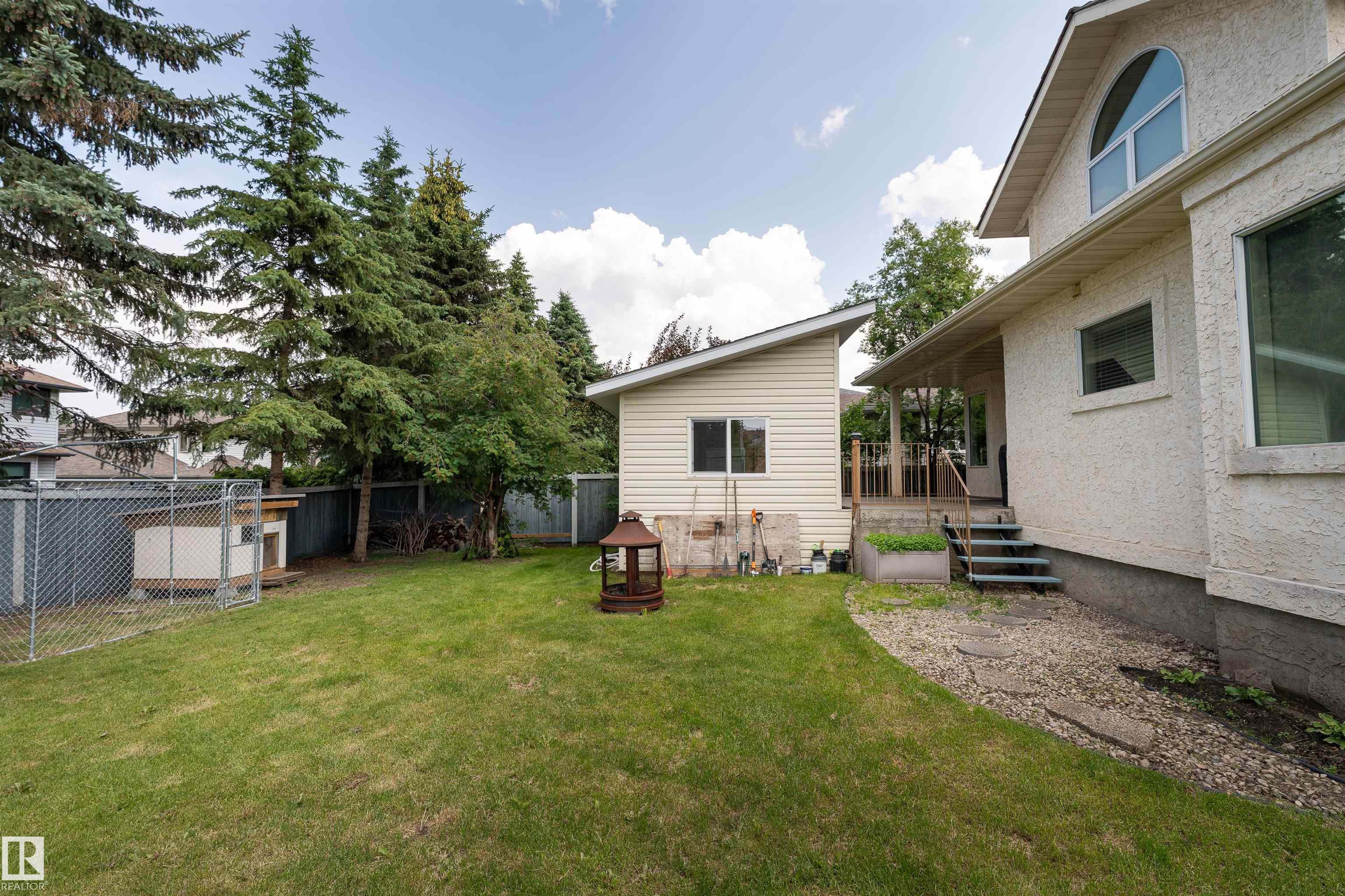 Photo 59 at 10 Stoneshire Manor, Stoneshire, Spruce Grove