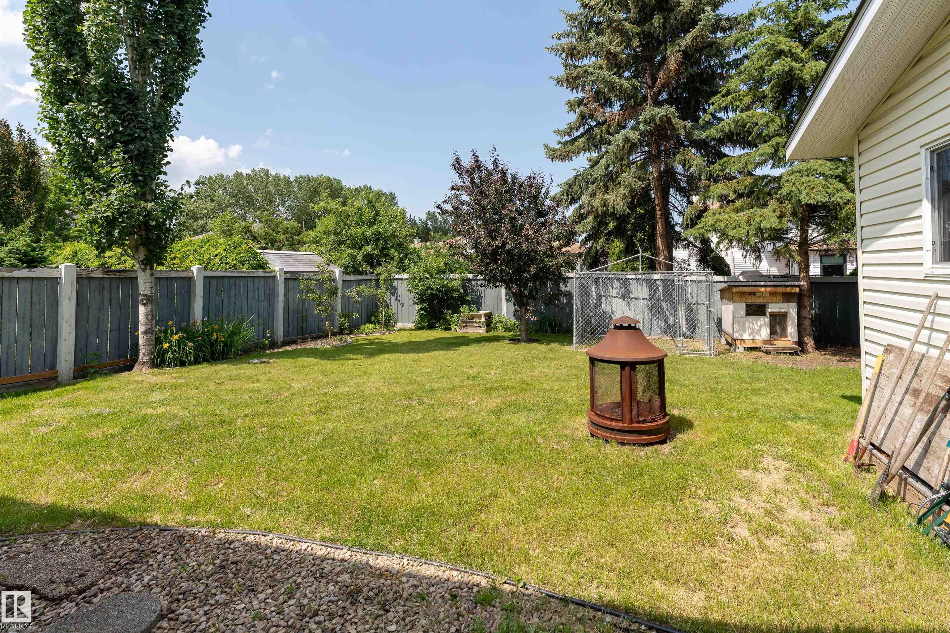 Photo 60 at 10 Stoneshire Manor, Stoneshire, Spruce Grove