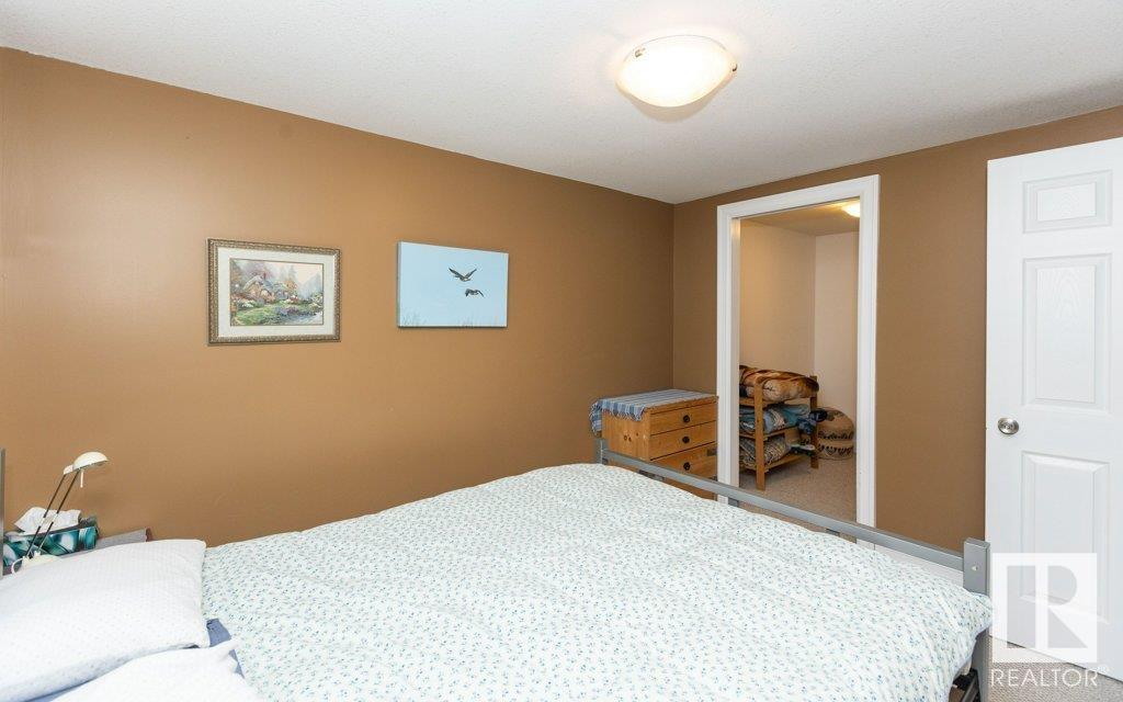 http://cdnparap120.paragonrels.com/ParagonImages/Property/p12/RAE/225356421/54/0/0/a8b1f74e1622e66babc331ab6e8f775a/1/084094603382b21adfe9db8a1a28c4cb/225356421-8869734b-a818-4bf9-964a-89613e2e4e16.JPG