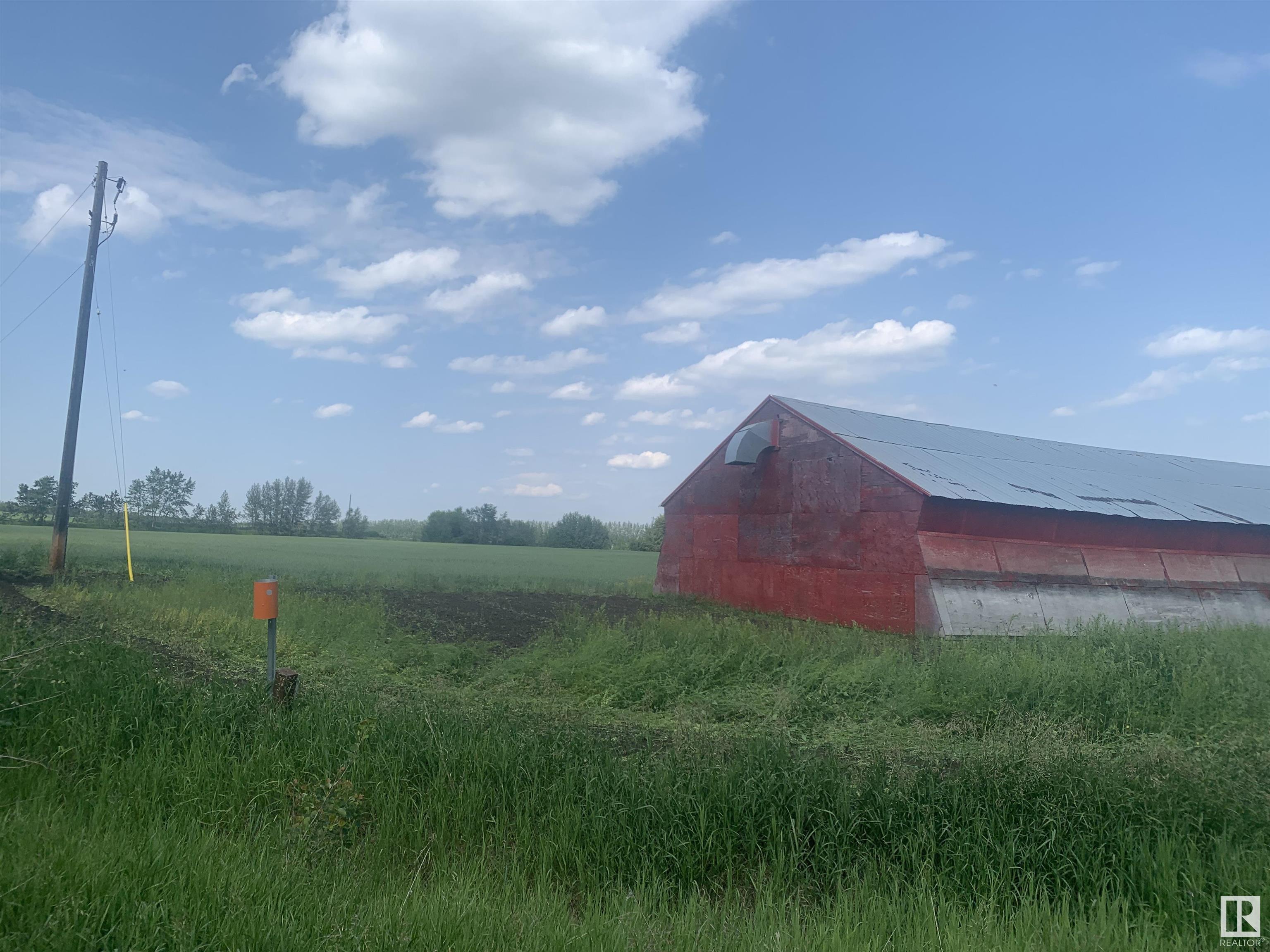 http://cdnparap120.paragonrels.com/ParagonImages/Property/p12/RAE/225356722/3/0/0/adb2b48a690a05f2f8ad0572d8968a26/1/31f0230f365f0a679e8909d6f1853734/225356722-510d42f2-5a85-4b45-be40-e8b2bf92e242.JPG