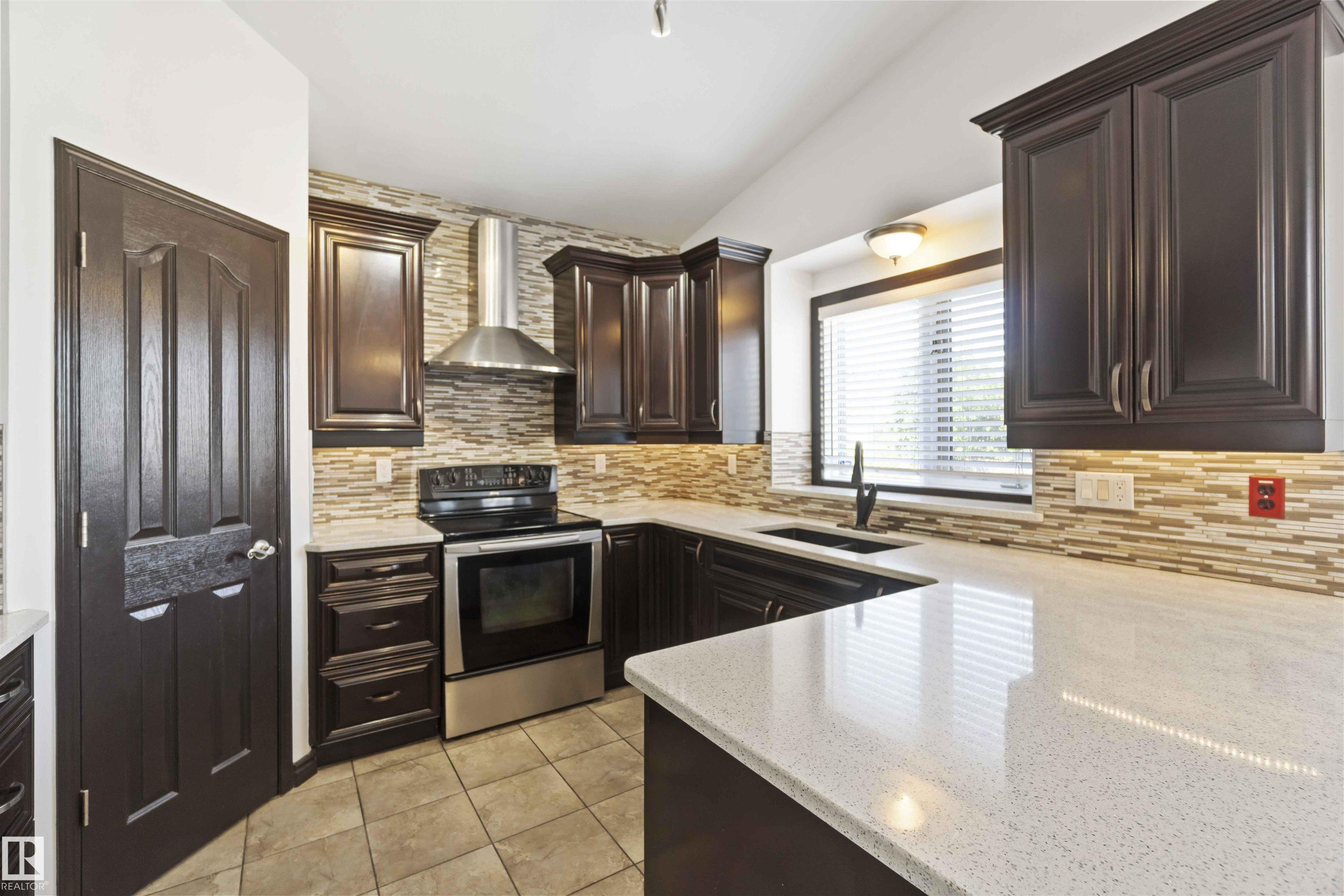 Photo 18 at 31 Deer Ridge Drive, Deer Ridge, St. Albert