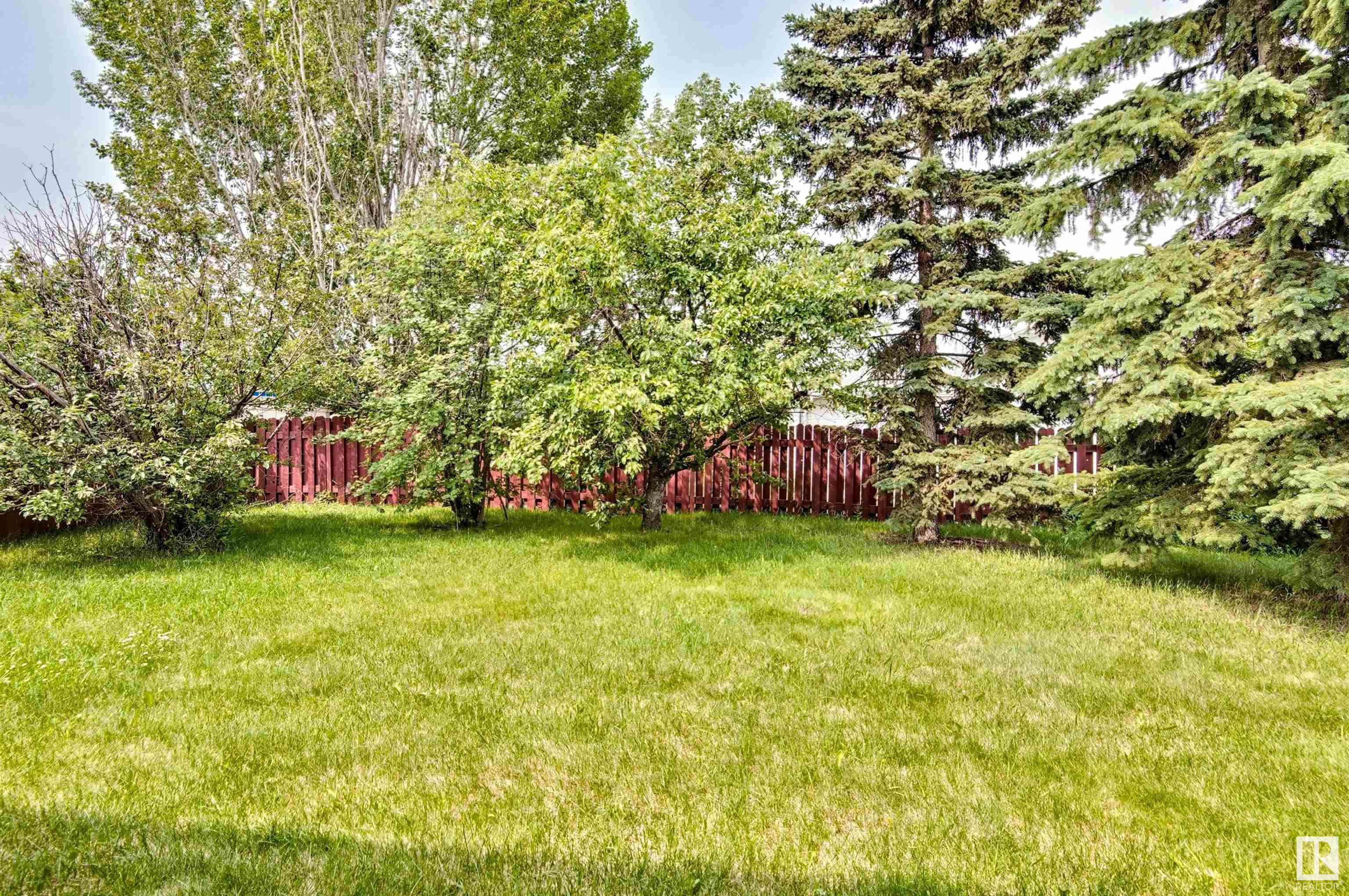 http://cdnparap120.paragonrels.com/ParagonImages/Property/p12/RAE/225357143/6/0/0/73ff3f5ce16abacdbb1a68df482938fe/1/322193c6d76ca2b59e2d8b20614fcc64/225357143-ebc40d0b-4601-419b-a643-d875338a3392.JPG