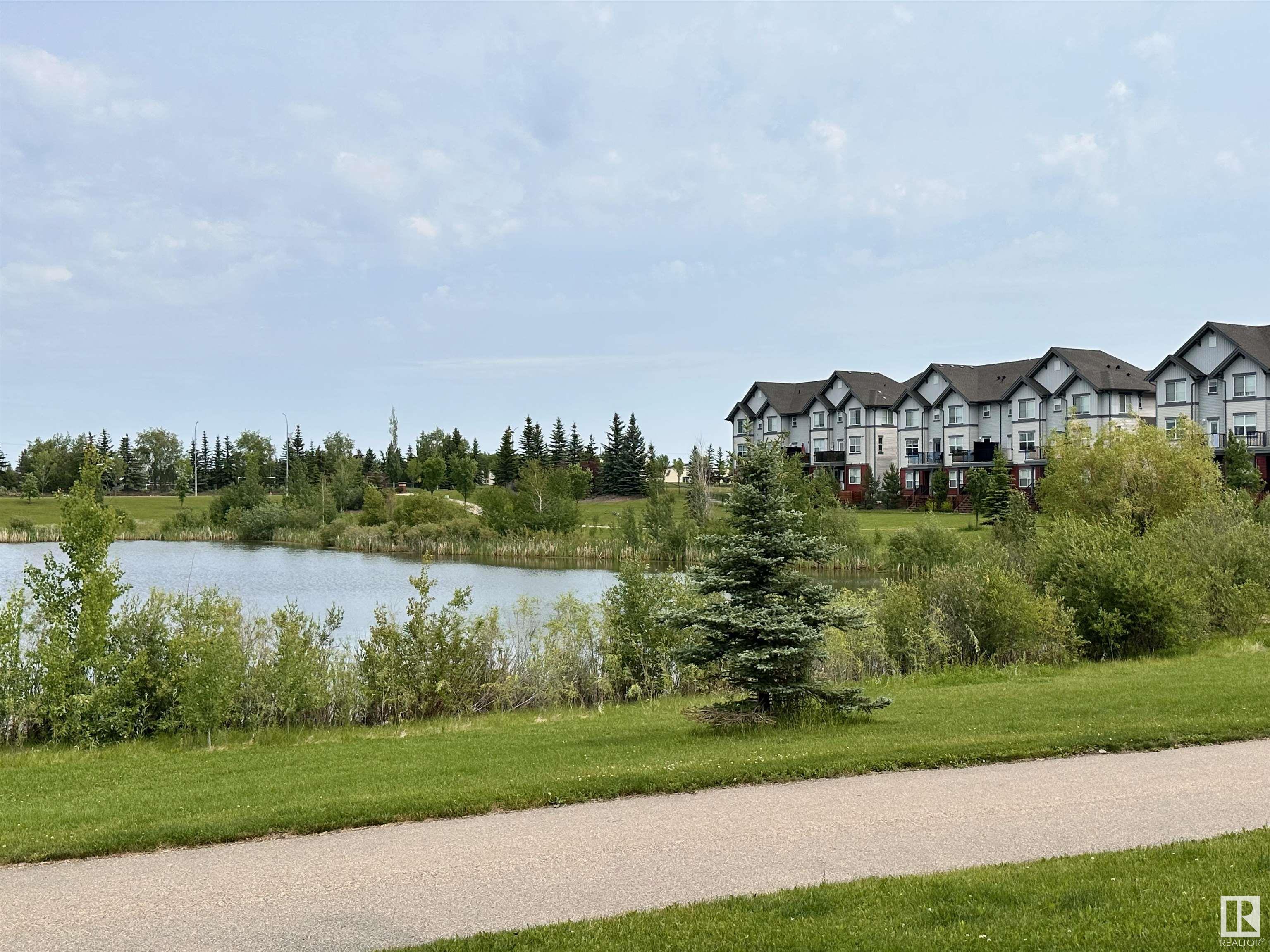 http://cdnparap120.paragonrels.com/ParagonImages/Property/p12/RAE/225357159/45/0/0/9a1a98cd35df0c03c00a26257945d6c6/1/e3715357e58dfd3b37c7a974b9d28ea9/225357159-f7e90dff-f6c4-452b-b2f6-f8c960e157d6.JPG