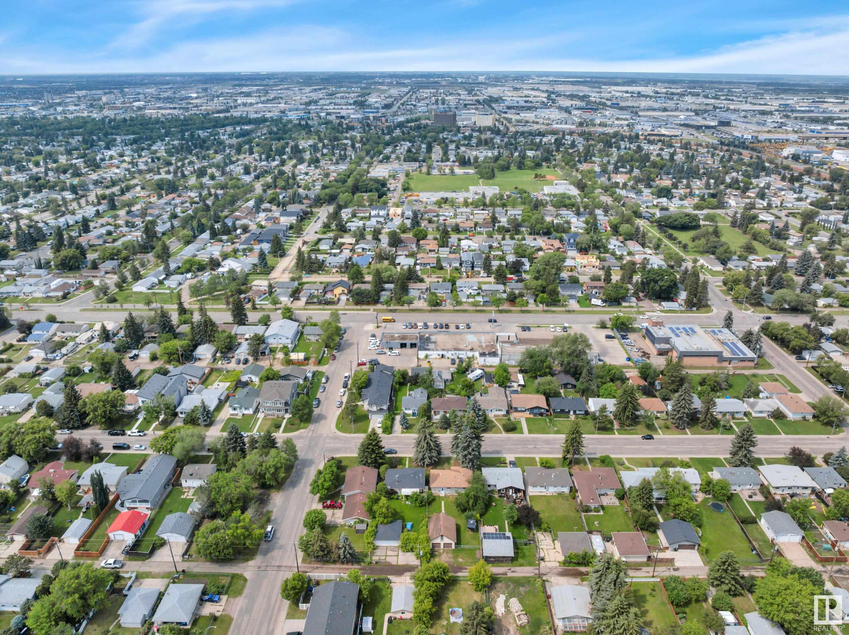 http://cdnparap120.paragonrels.com/ParagonImages/Property/p12/RAE/225357188/28/0/0/2b2047a109adb62fff5b1ce6f4f8785a/1/110ed0dde43c242f5f2aaa4cc86c768b/225357188-6f13252d-fb86-4343-8a08-38a0b243d769.JPG