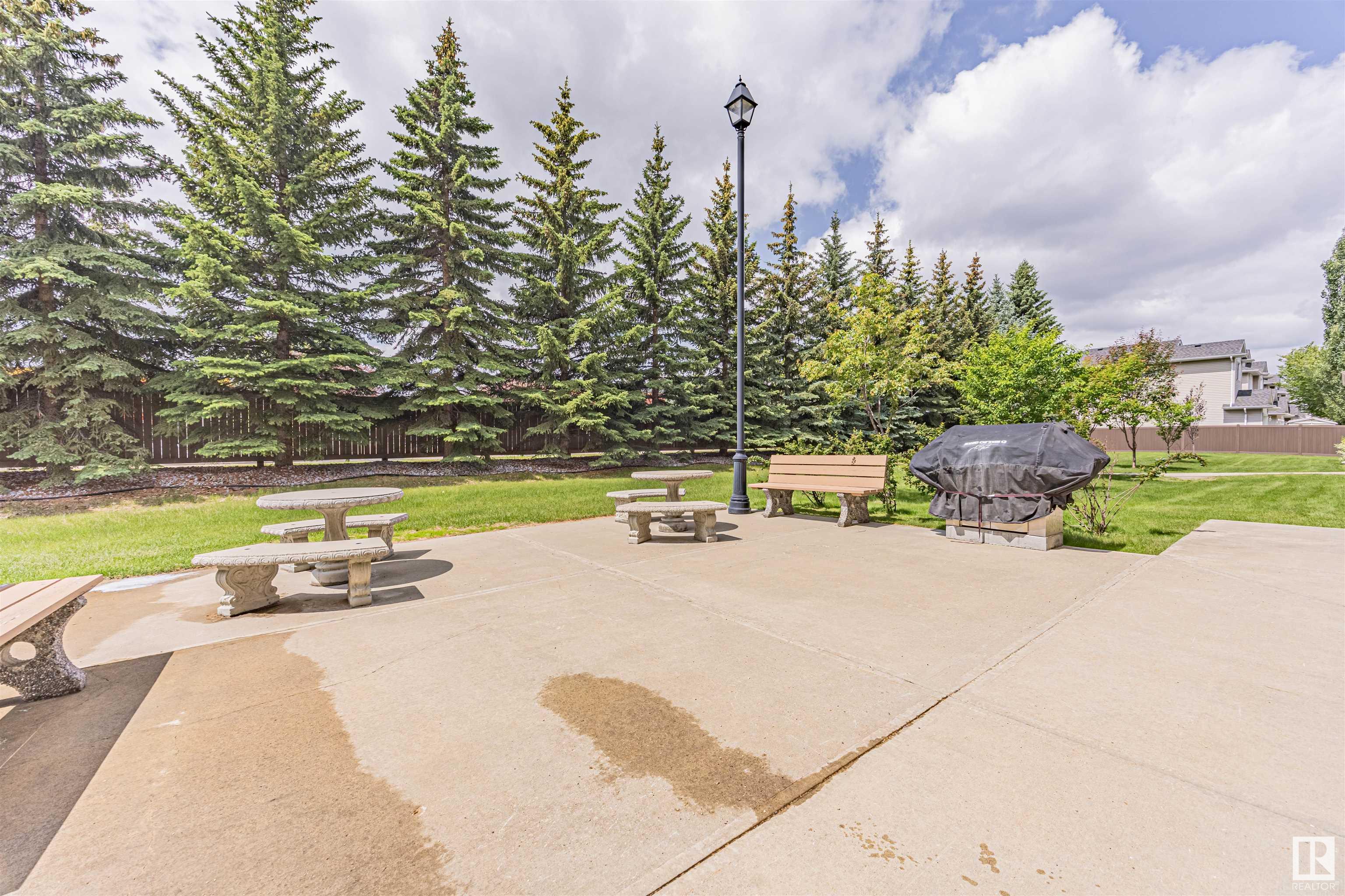 http://cdnparap120.paragonrels.com/ParagonImages/Property/p12/RAE/225357364/37/0/0/1ae36db2016c51eb8f25942f83bd51db/1/79900cdd99a159c743535e2fad52a110/225357364-febd9116-a812-4853-b346-cf94d7199294.JPG