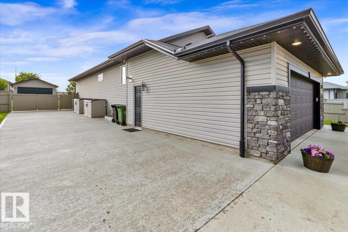 Photo 3 at 66 Greenfield Wynd, South Fort, Fort Saskatchewan