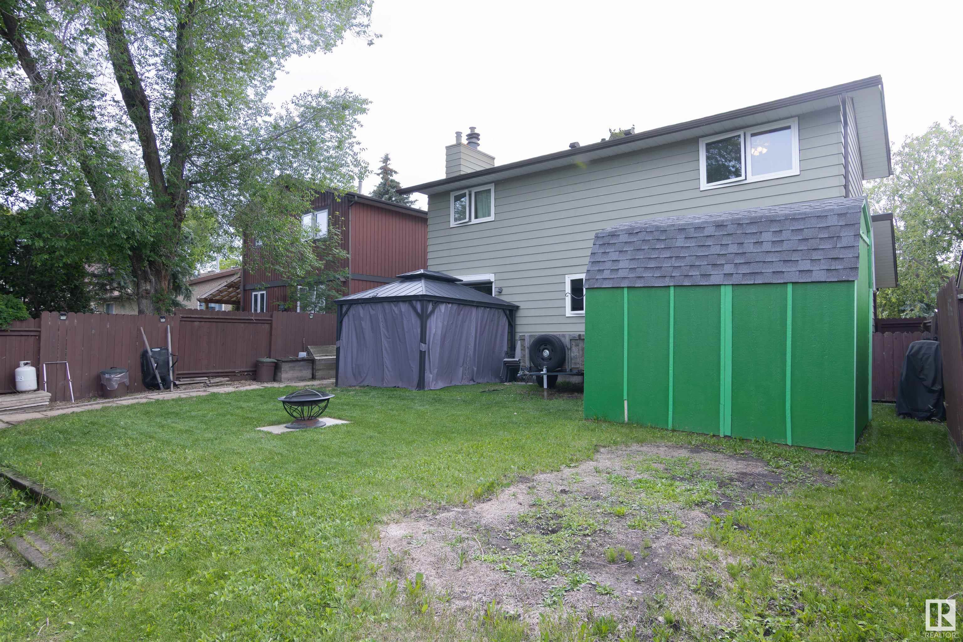 http://cdnparap120.paragonrels.com/ParagonImages/Property/p12/RAE/225357474/21/0/0/a16f14cda5131c9e44cc1b9a10b878e8/1/b28369f55b92c0060c2b4bab70b47070/225357474-73a3b1c3-0359-41fc-90a9-0ee28b5e0dcc.JPG