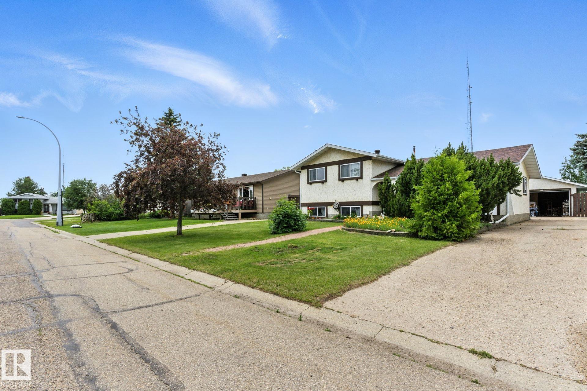 Photo 2 at 9608 98a Street, Morinville