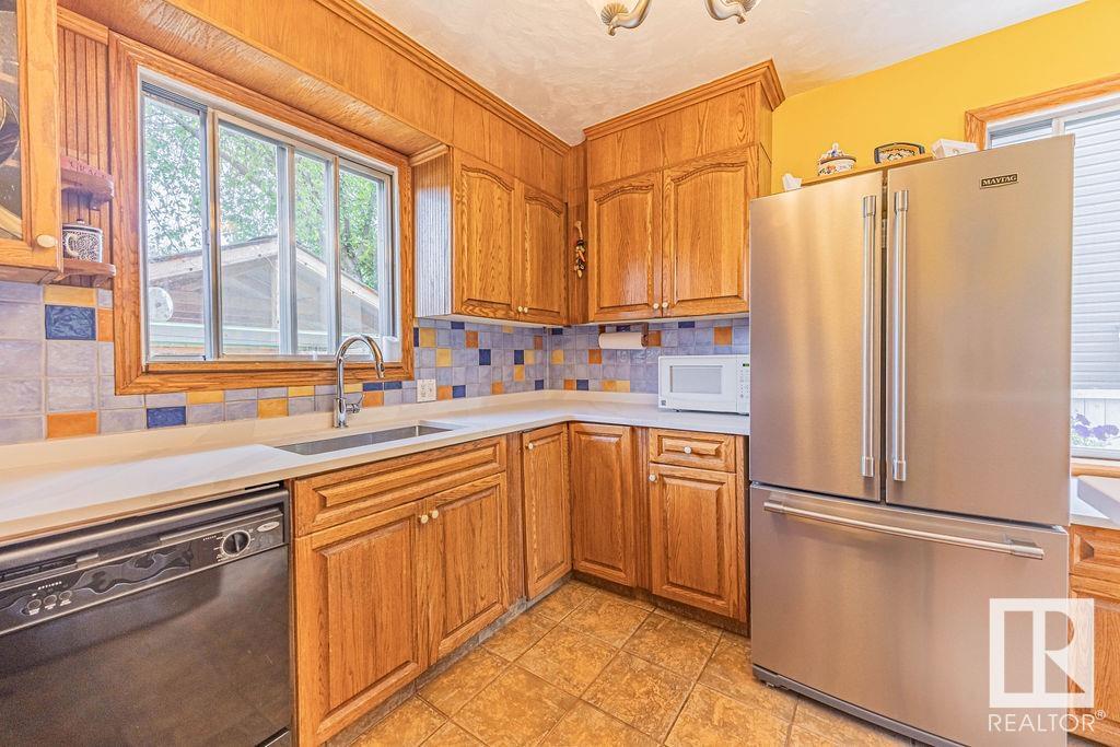 http://cdnparap120.paragonrels.com/ParagonImages/Property/p12/RAE/225357574/12/0/0/c4bd86f60610934926e0df189dc10851/1/ae765a5ffed7f79f431012223c76f844/225357574-c99c88b6-ac84-4d05-8661-837d443431a7.JPG