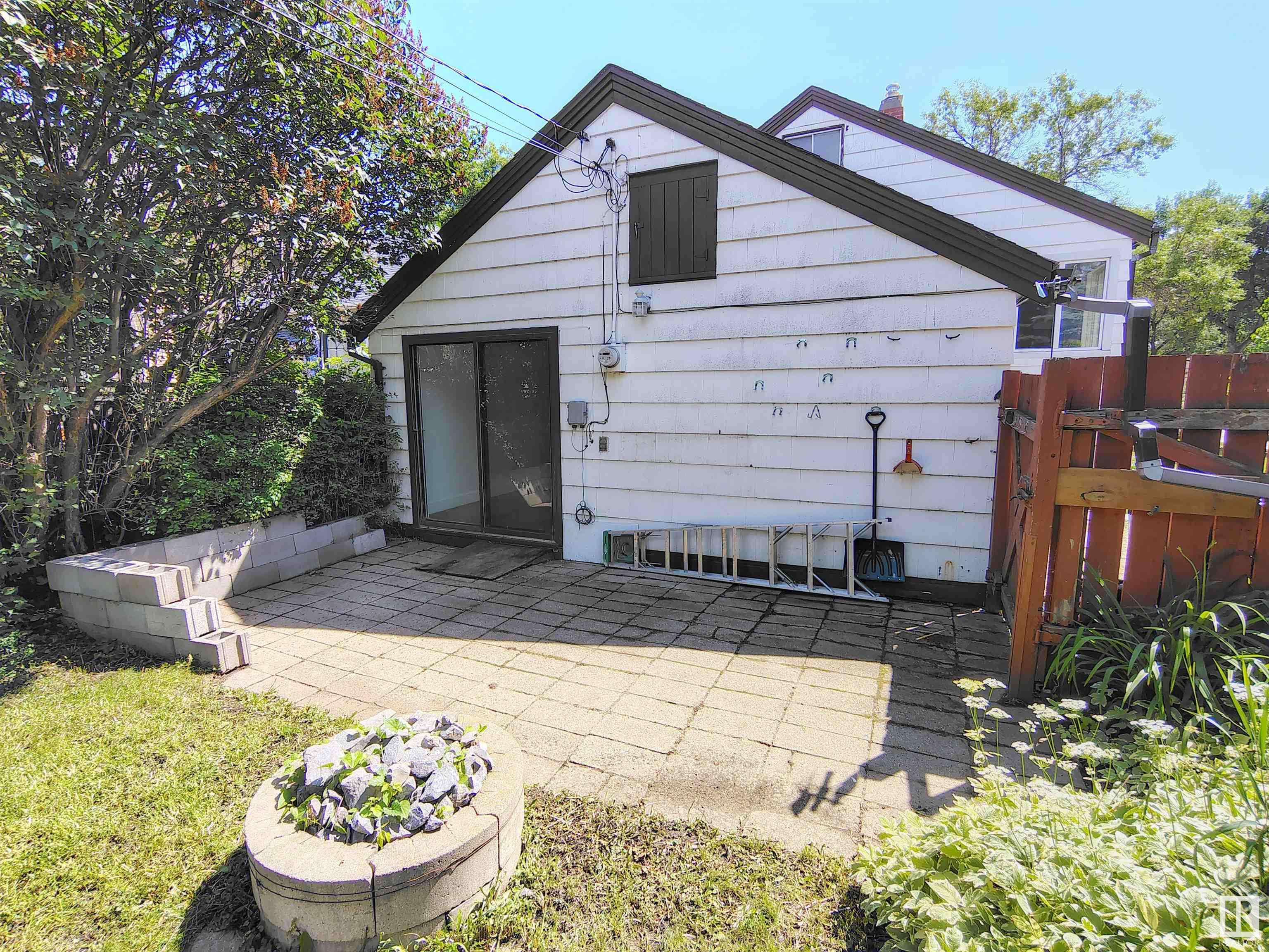 http://cdnparap120.paragonrels.com/ParagonImages/Property/p12/RAE/225357721/57/0/0/c05097aa917b029d0e580d3be2d2e499/1/cc28c00e5efe9ba8fd610a8f5a47aed1/225357721-d73f730c-f39f-4cde-84bc-b7054f14db88.JPG