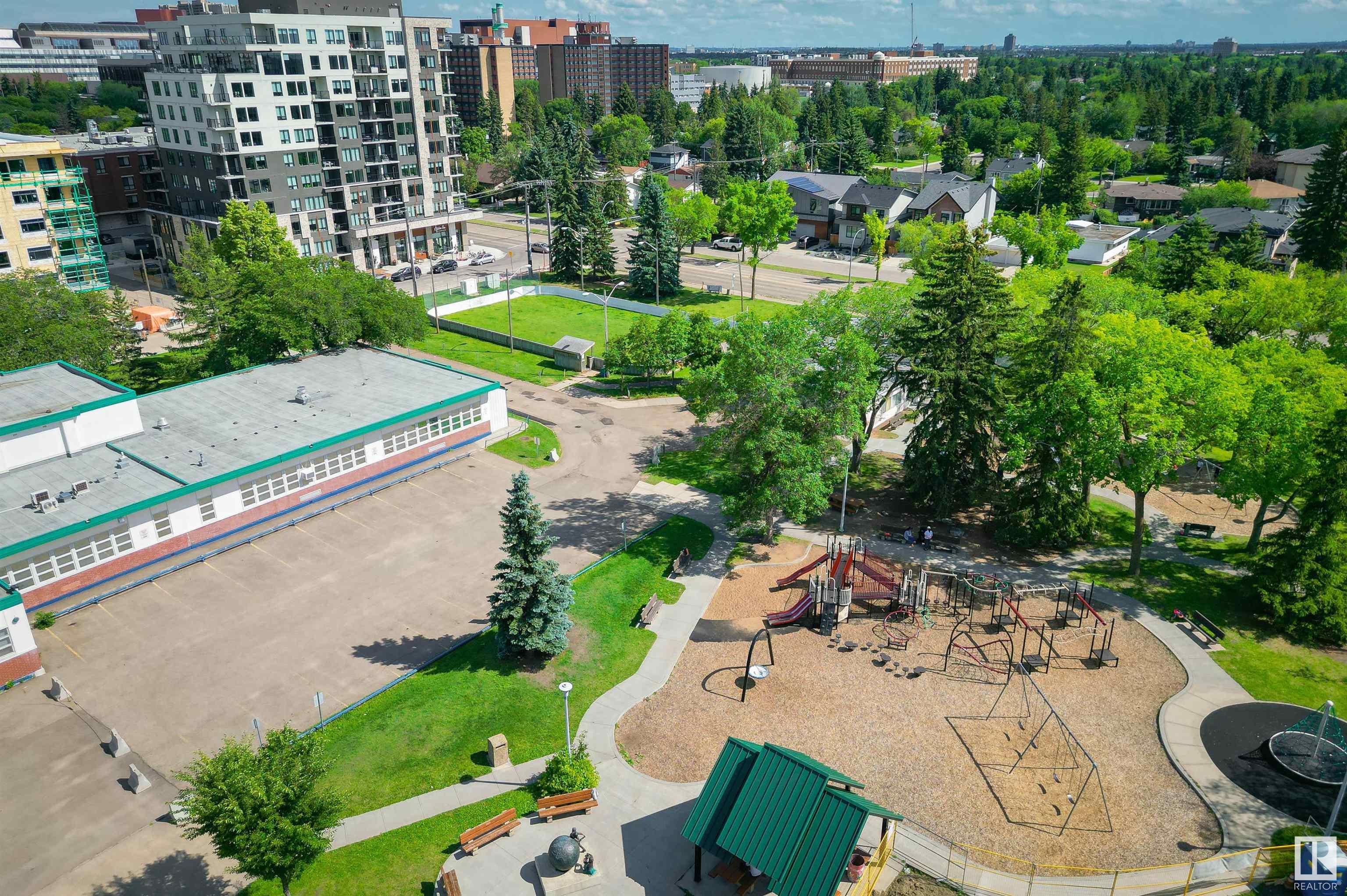 http://cdnparap120.paragonrels.com/ParagonImages/Property/p12/RAE/225358052/18/0/0/15e056bc30eb92a32a83f438ab94f030/1/fc09095464ea991df15386321bf498cf/225358052-f87c4097-546e-43d7-9280-f2b79f6da12d.JPG