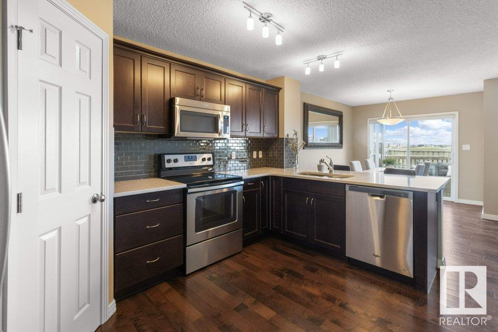 http://cdnparap120.paragonrels.com/ParagonImages/Property/p12/RAE/225358090/15/0/0/ea55ee80871dfcd5c2b4145390ac54fa/1/6c2234d705edbd012e03c3467040bbe6/225358090-df5b2f71-20cc-4559-8959-9d2706e8a4ea.JPG