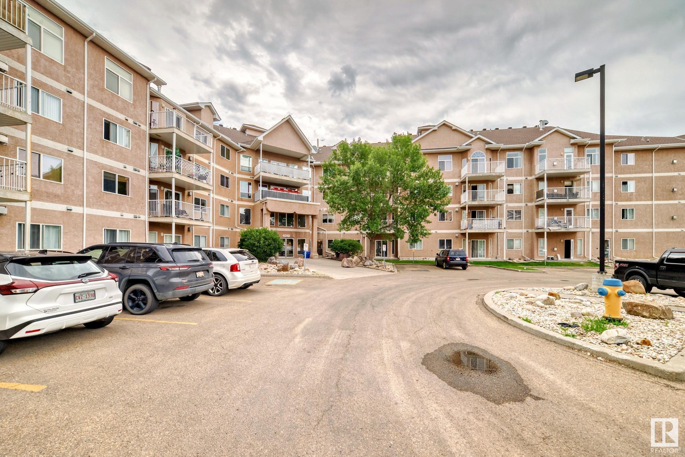 http://cdnparap120.paragonrels.com/ParagonImages/Property/p12/RAE/225358228/45/0/0/faef5648dbac3e1d15c4528c194d0e5f/1/ae59b425a024e3ad351ffe3787c95491/225358228-72374a9d-2c66-4e59-adda-1efe97fb76f1.JPG