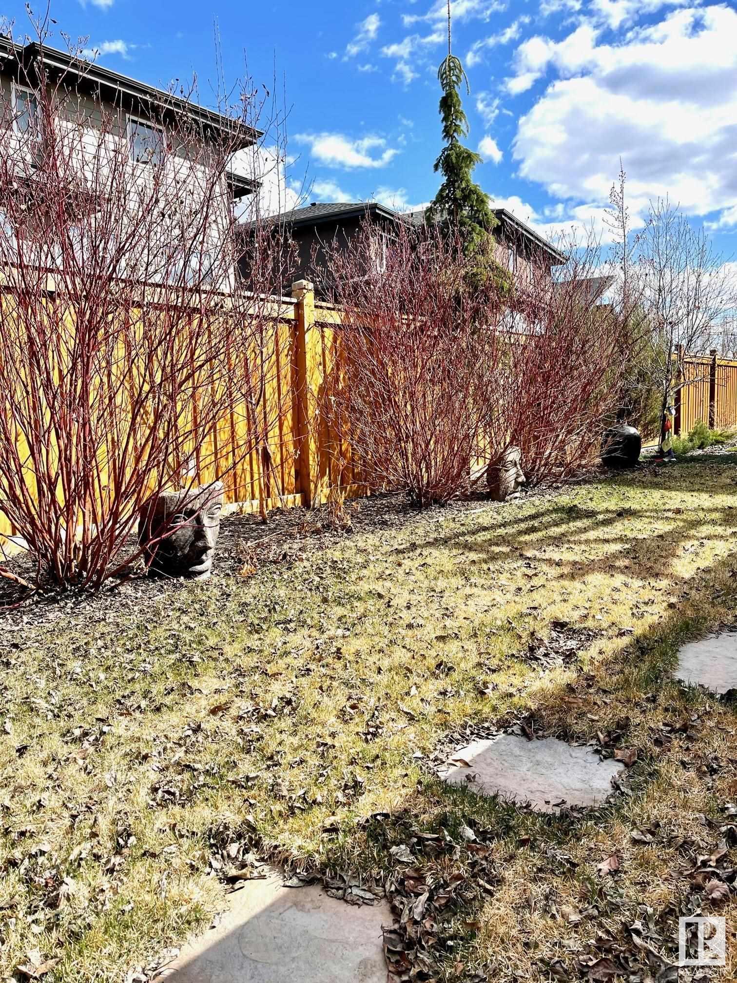 http://cdnparap120.paragonrels.com/ParagonImages/Property/p12/RAE/225358375/51/0/0/0b903b43ac470bfb1c5069efa4de7ee3/1/cdccf8002166d9304b334950070a4091/225358375-D0365D6E-3A9F-4CDA-B9E8-99634231C5FD.JPG