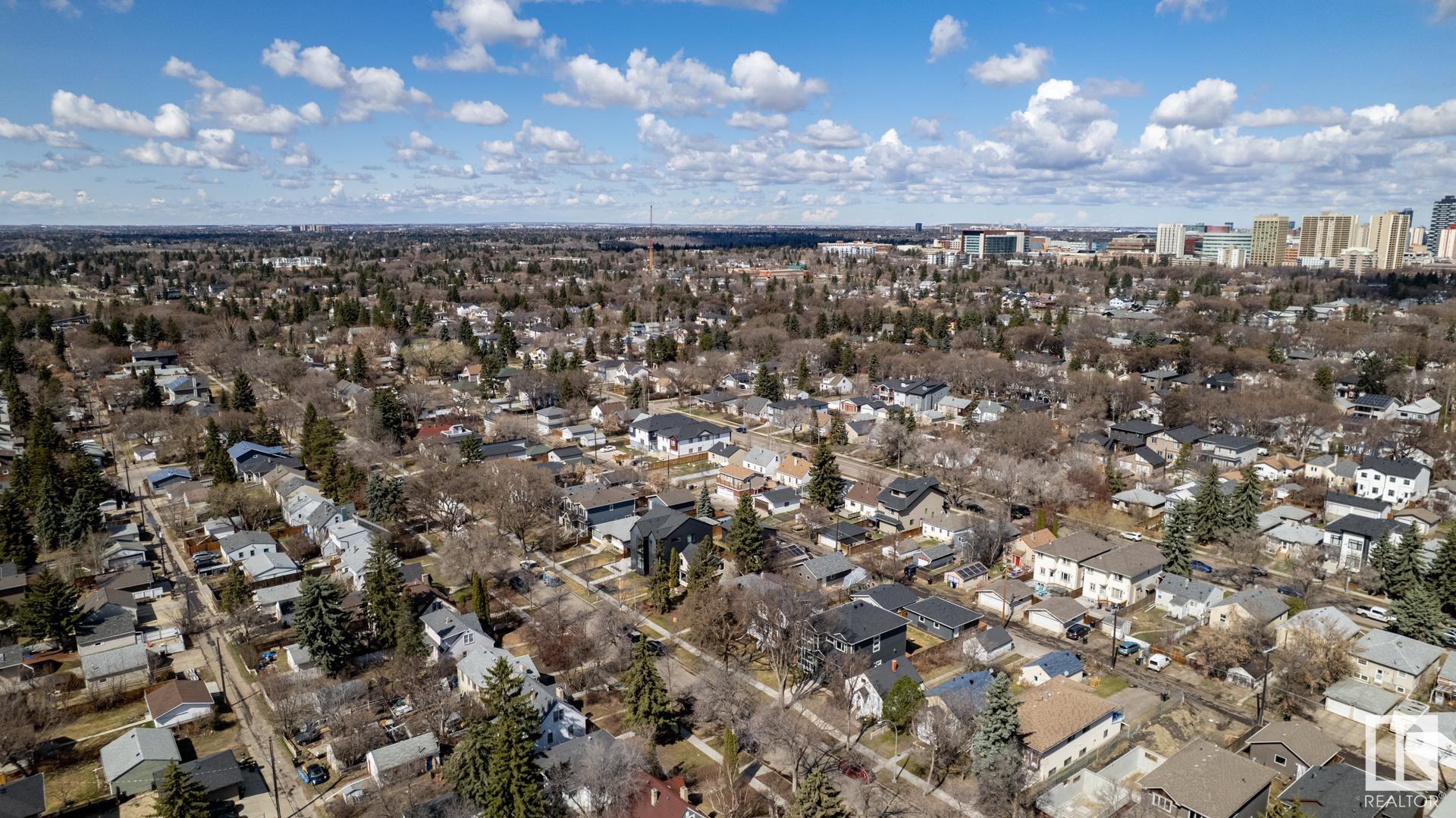 http://cdnparap120.paragonrels.com/ParagonImages/Property/p12/RAE/225358446/71/0/0/d75d0ab0adb608a019c69acc8a3ecd17/1/33fce16d57ffdd2b8ac362da6e0730cb/225358446-2797E62E-2A3E-4302-8C9C-2CE48DEF0DD7.JPG