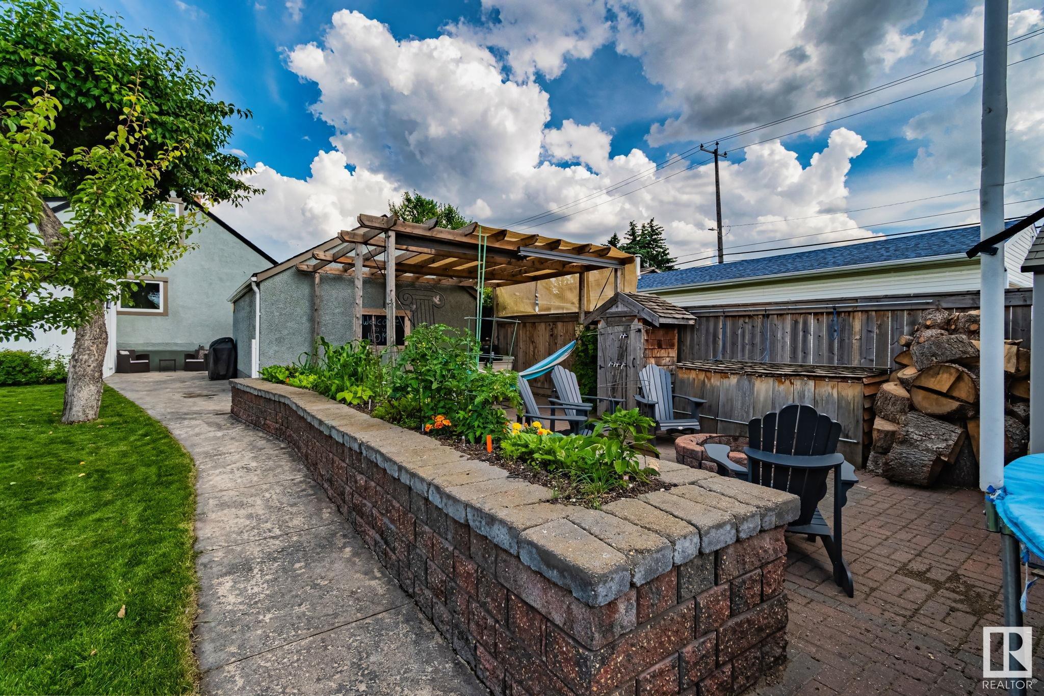 http://cdnparap120.paragonrels.com/ParagonImages/Property/p12/RAE/225358641/50/0/0/5ac489ccf29b257c1dc7cb7361bee215/1/18ce13d5caaa4c1a3f865faa4e42ad3e/225358641-7da1a1f1-178a-4010-a7ff-a21af75fbc0d.JPG