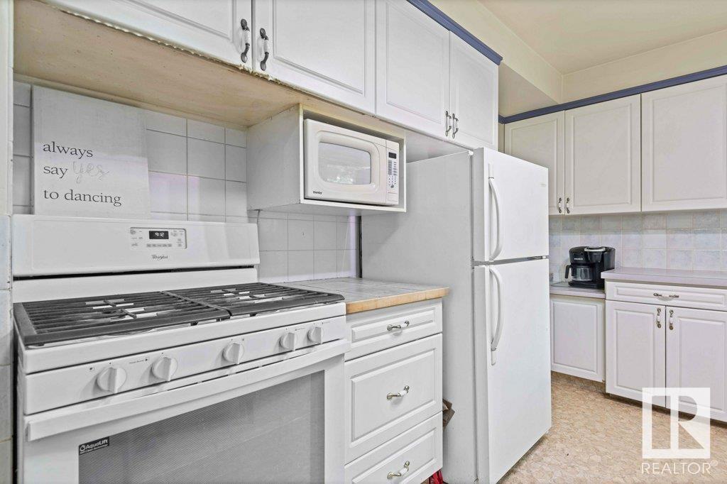 http://cdnparap120.paragonrels.com/ParagonImages/Property/p12/RAE/225358699/34/0/0/50e1e697752eda4fdf418176ba803cf2/1/7e5e655a6af05916266f91c0bb829590/225358699-a8b4fe4b-5bc4-4e0f-b4a4-c149e6f450d2.JPG