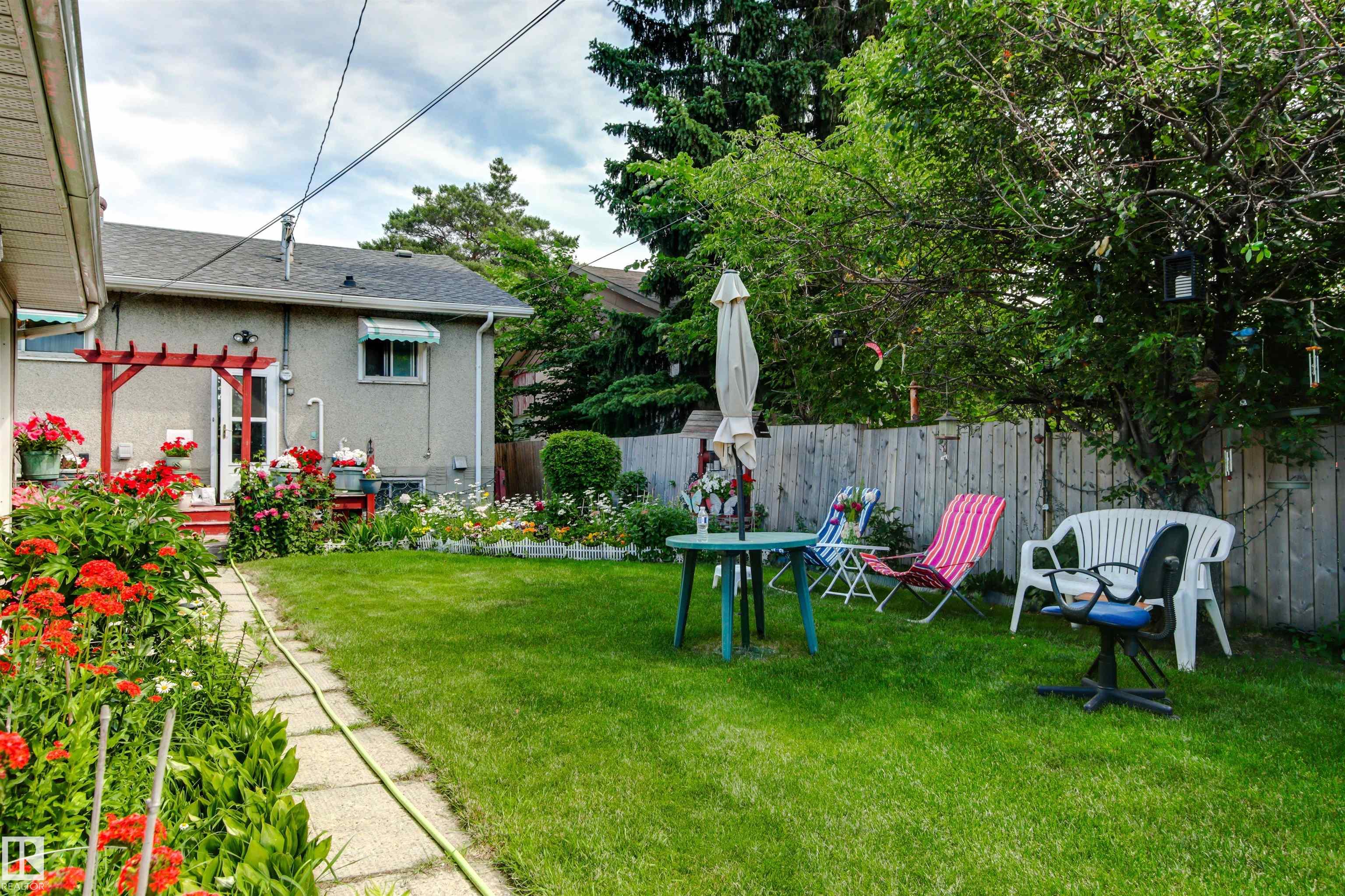 http://cdnparap120.paragonrels.com/ParagonImages/Property/p12/RAE/225358815/42/0/0/2dba6a816bc0073e8027701e8df95783/1/4e87b9e3eccc9c7ffe438c1a5b26d6fc/225358815-3f877ffa-637a-4364-9480-493f3c35c6ef.JPG