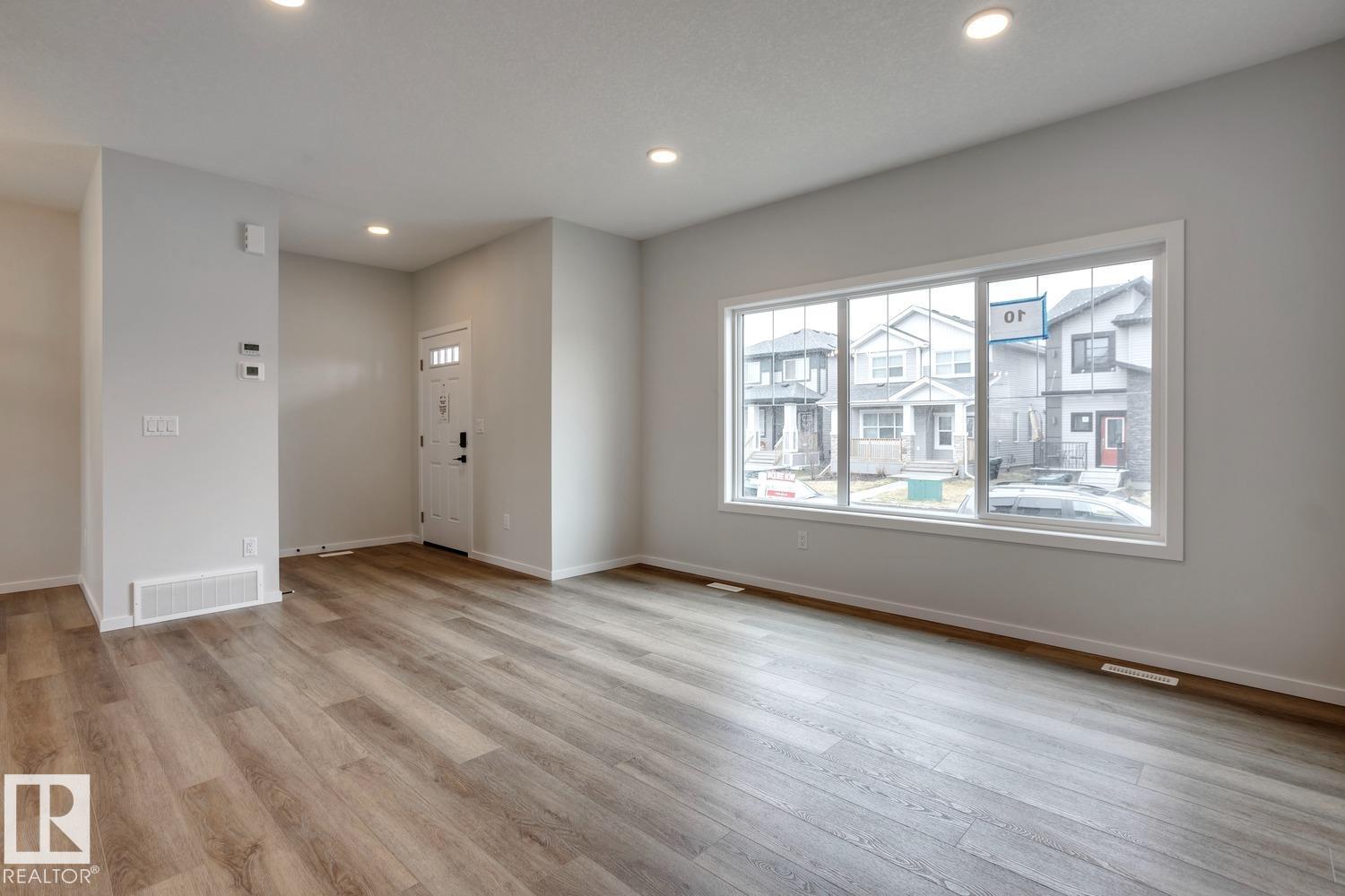 Photo 3 at 10 Hunter Place, Harvest Ridge, Spruce Grove
