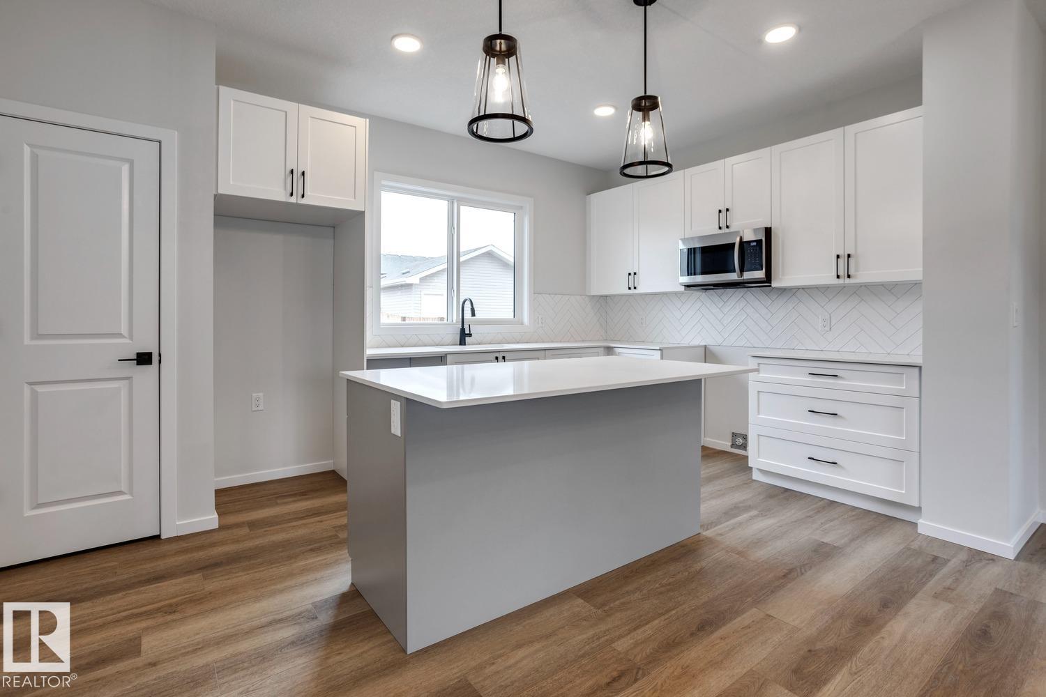 Photo 8 at 10 Hunter Place, Harvest Ridge, Spruce Grove