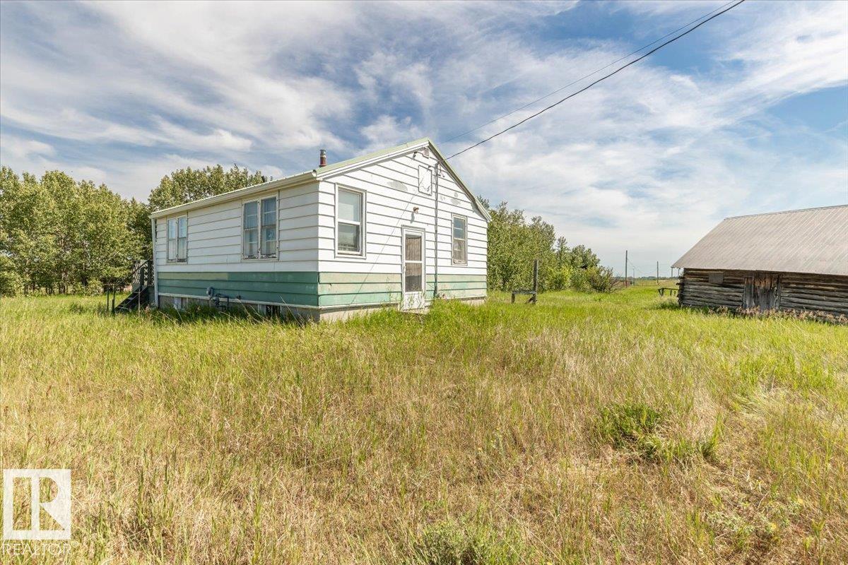 Photo 3 at 57022 Rge Road 213, None, Rural Sturgeon County