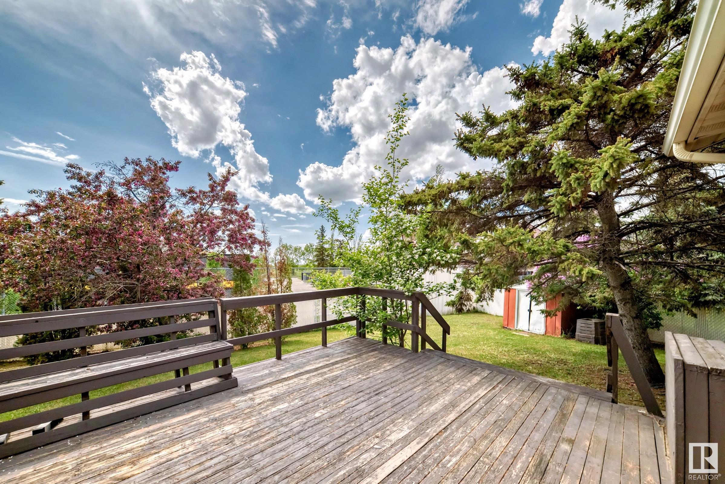 http://cdnparap120.paragonrels.com/ParagonImages/Property/p12/RAE/225359192/12/0/0/4ecde16464d6932c41cedf1e63f14796/1/c63a10c791de73ccf05d337b59bef8fb/225359192-725d9072-3cf1-450e-bd6e-aced847ace2c.JPG