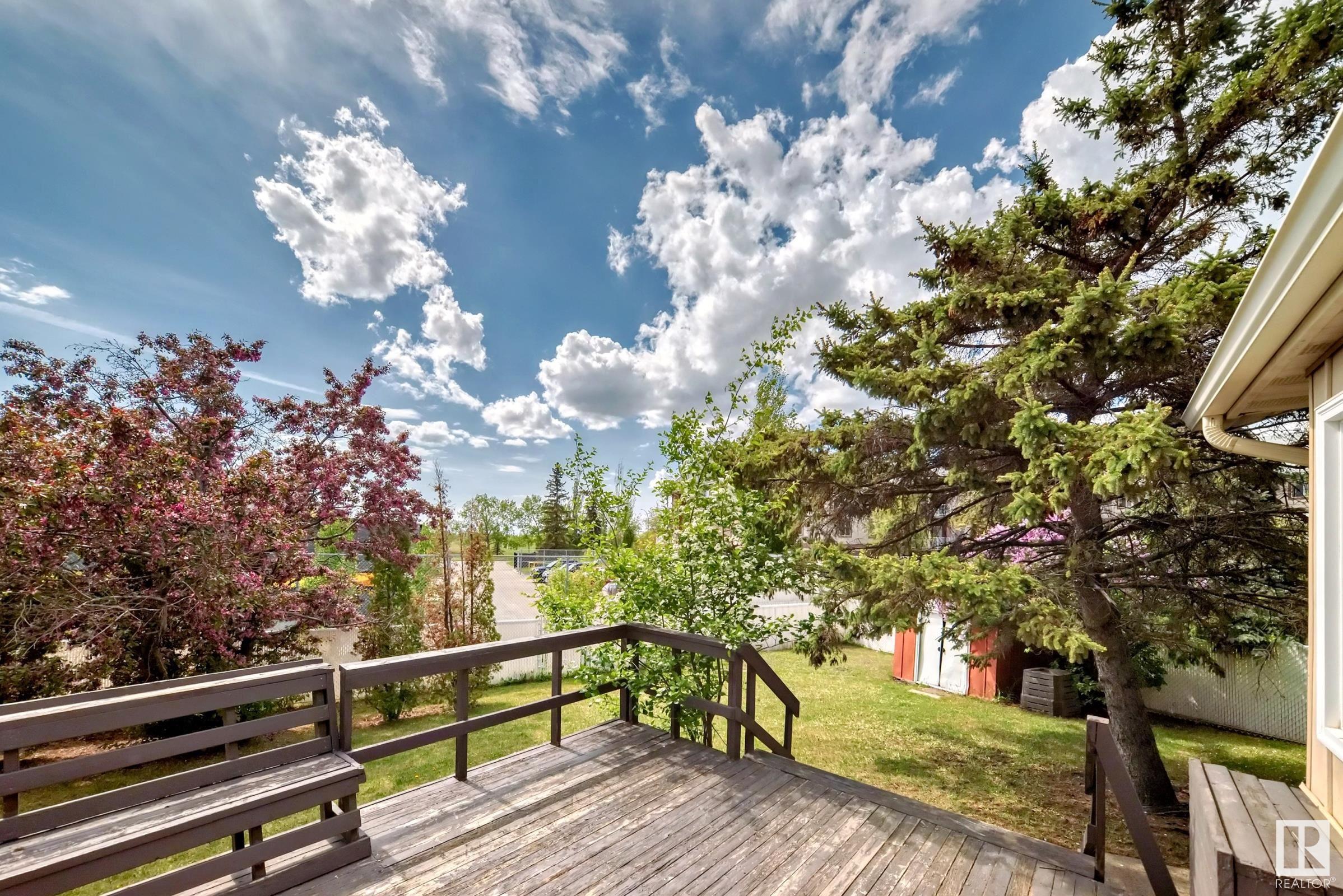 http://cdnparap120.paragonrels.com/ParagonImages/Property/p12/RAE/225359192/58/0/0/8747e6ef5076ac41d21ba6910d52031e/1/c63a10c791de73ccf05d337b59bef8fb/225359192-3c2a583d-96a3-483f-b32f-7e9ca104851d.JPG