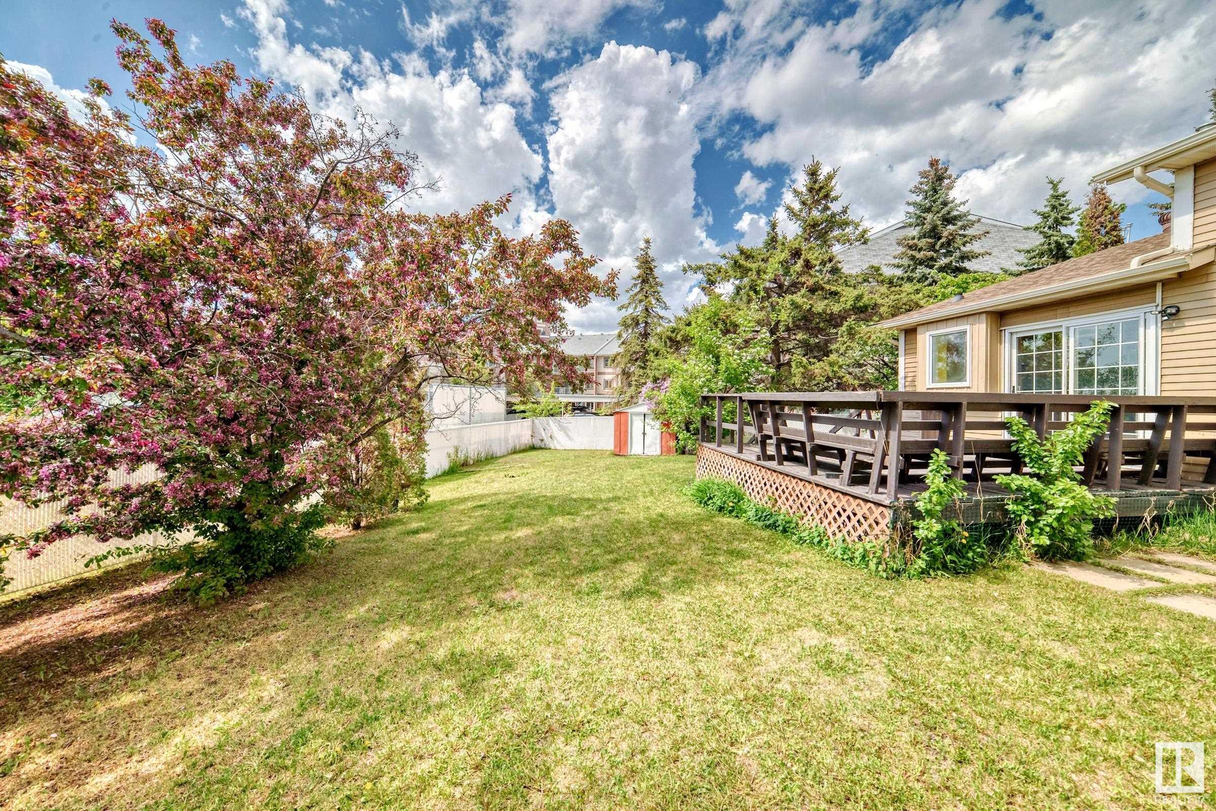 http://cdnparap120.paragonrels.com/ParagonImages/Property/p12/RAE/225359192/63/0/0/8303e248e2a18405160883157ebe71b3/1/c63a10c791de73ccf05d337b59bef8fb/225359192-fc51758b-5cfa-4235-9169-3ce20b1bac3e.JPG
