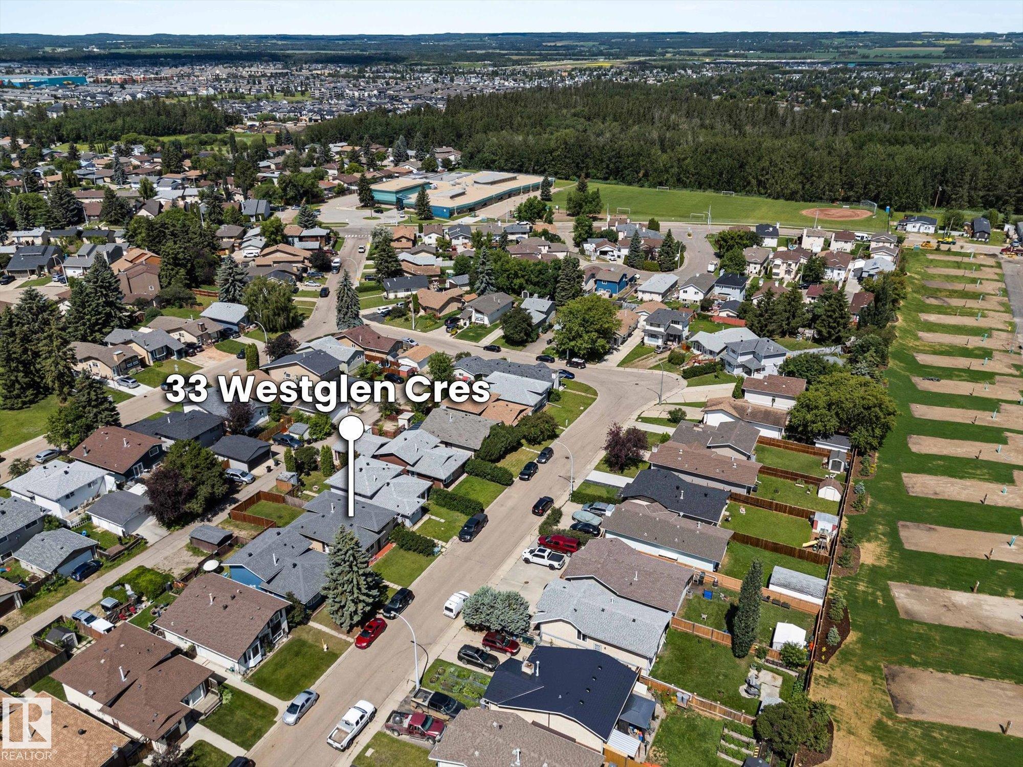 Photo 2 at 33 Westglen Crescent, West Grove, Spruce Grove