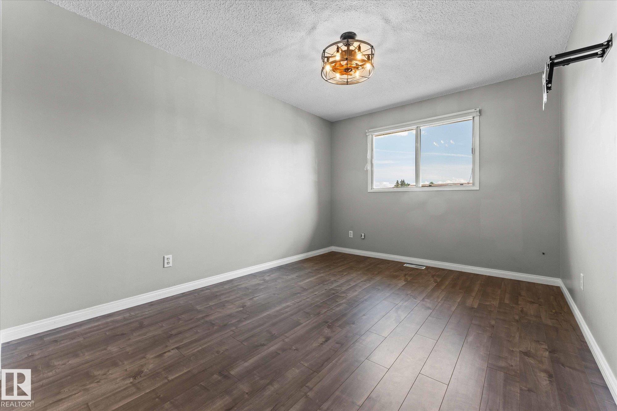 Photo 16 at 33 Westglen Crescent, West Grove, Spruce Grove