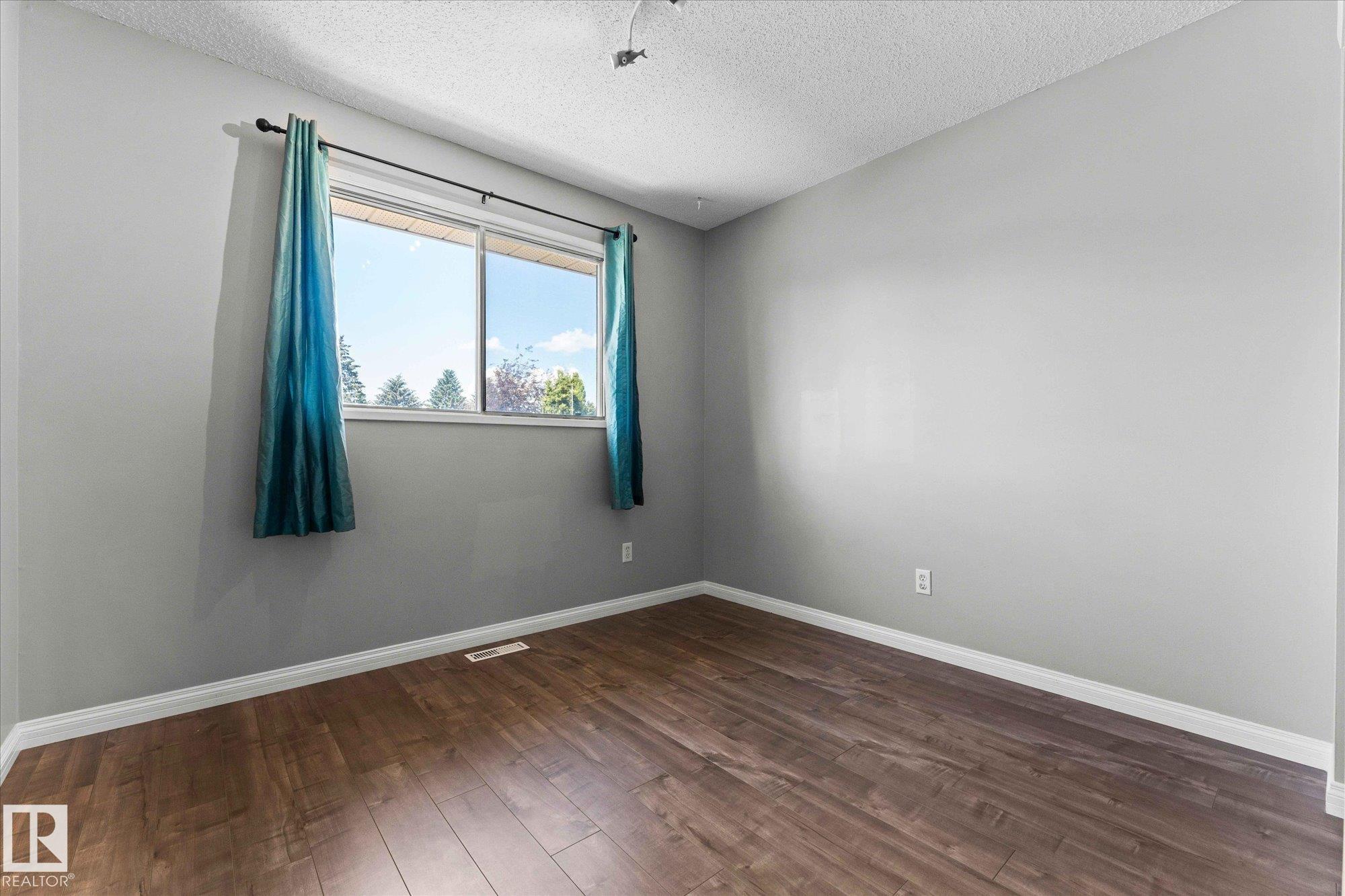 Photo 19 at 33 Westglen Crescent, West Grove, Spruce Grove