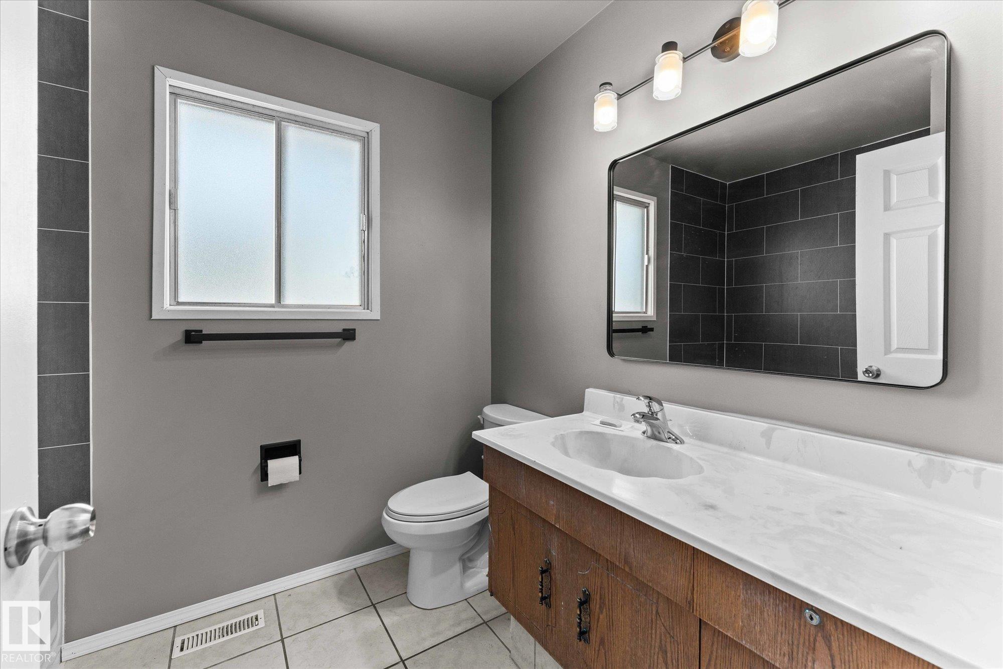 Photo 22 at 33 Westglen Crescent, West Grove, Spruce Grove