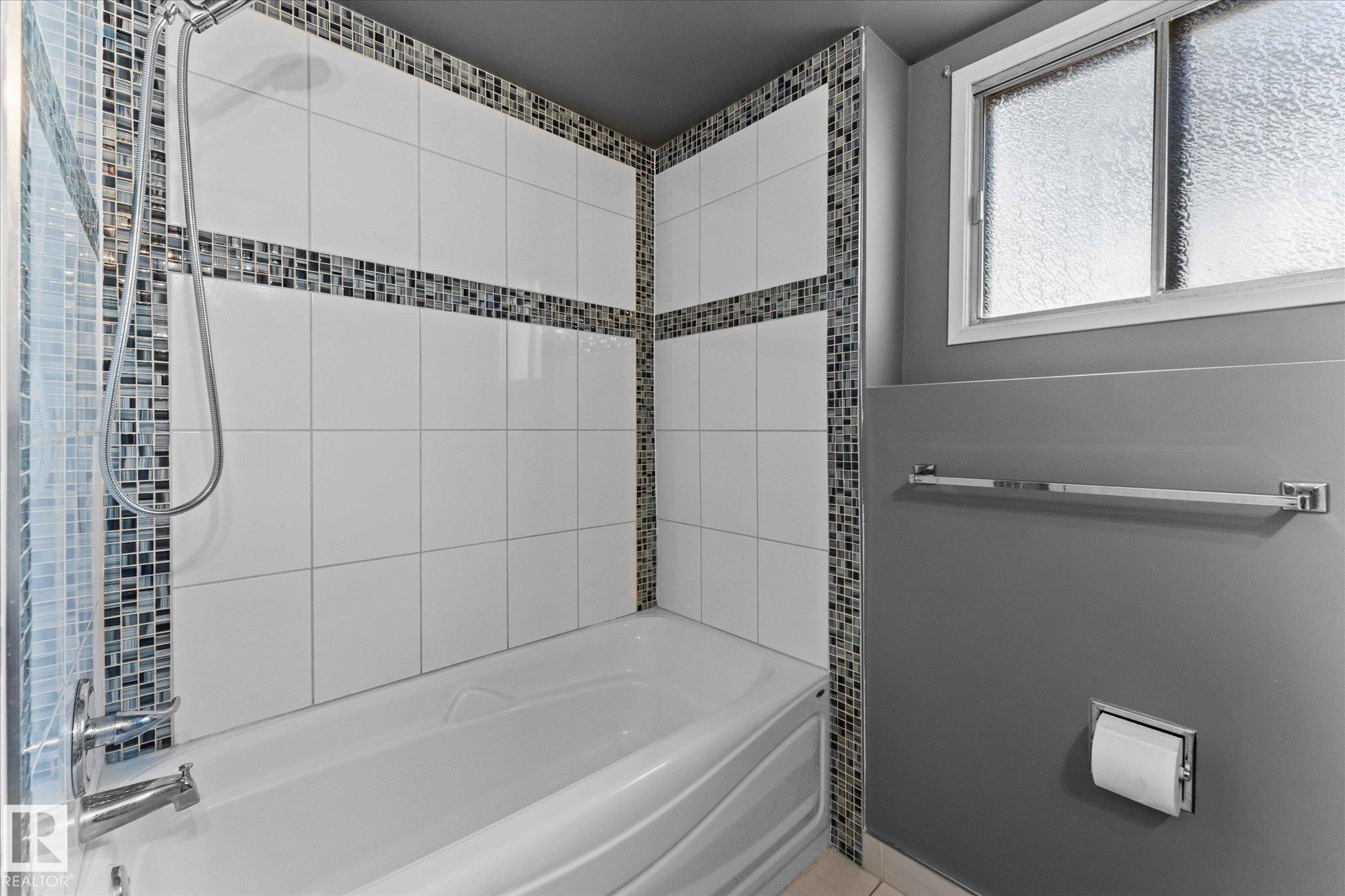 Photo 29 at 33 Westglen Crescent, West Grove, Spruce Grove