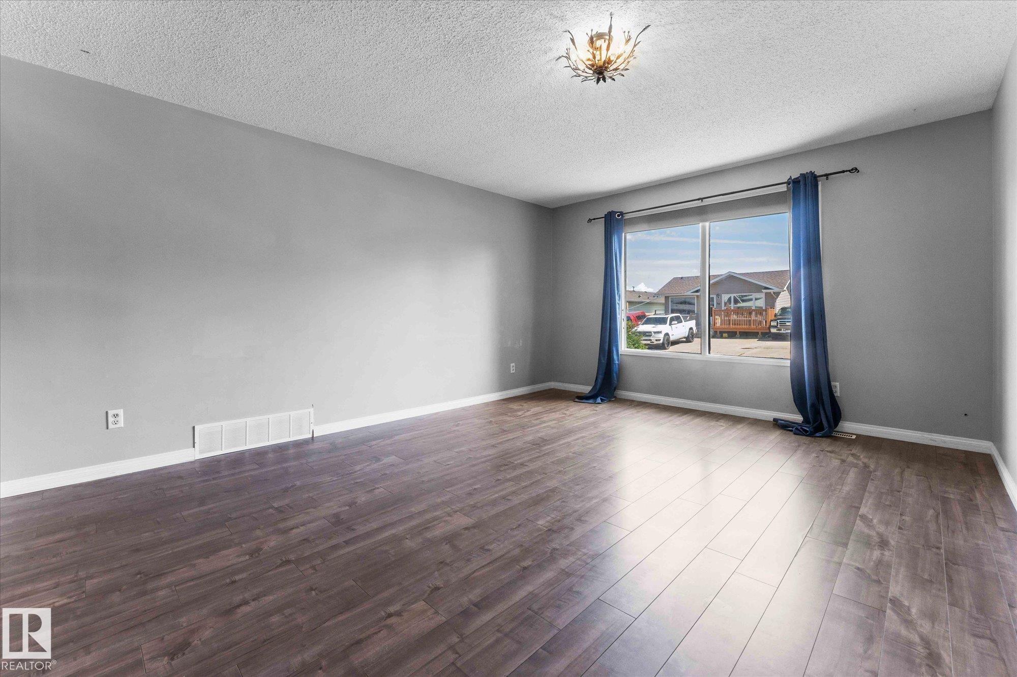 Photo 7 at 33 Westglen Crescent, West Grove, Spruce Grove