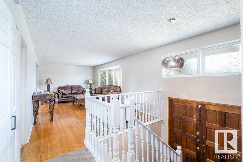http://cdnparap120.paragonrels.com/ParagonImages/Property/p12/RAE/225359624/2/0/0/176efdcc8c97d5827cb3df6c2c8a7812/1/734e82880025c48742ec3ed8e6a3d9cc/225359624-C61573C0-0BE3-46B2-BC67-92318F0B5153.JPG