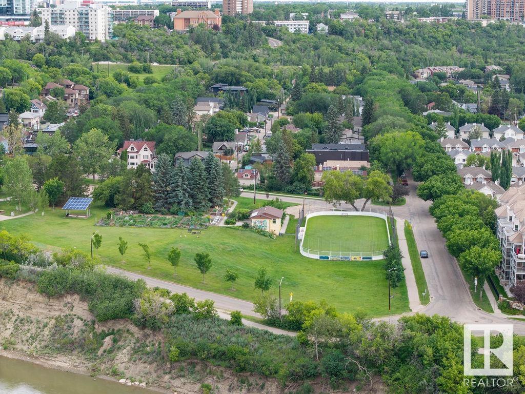 http://cdnparap120.paragonrels.com/ParagonImages/Property/p12/RAE/225359869/60/0/0/edd183b8a84c7ef7ce8c6ba020938b7a/1/b1bbfd776421afb539551b5bf1353ab9/225359869-3697c705-3e1c-470b-a859-7ae7fc5736c8.JPG