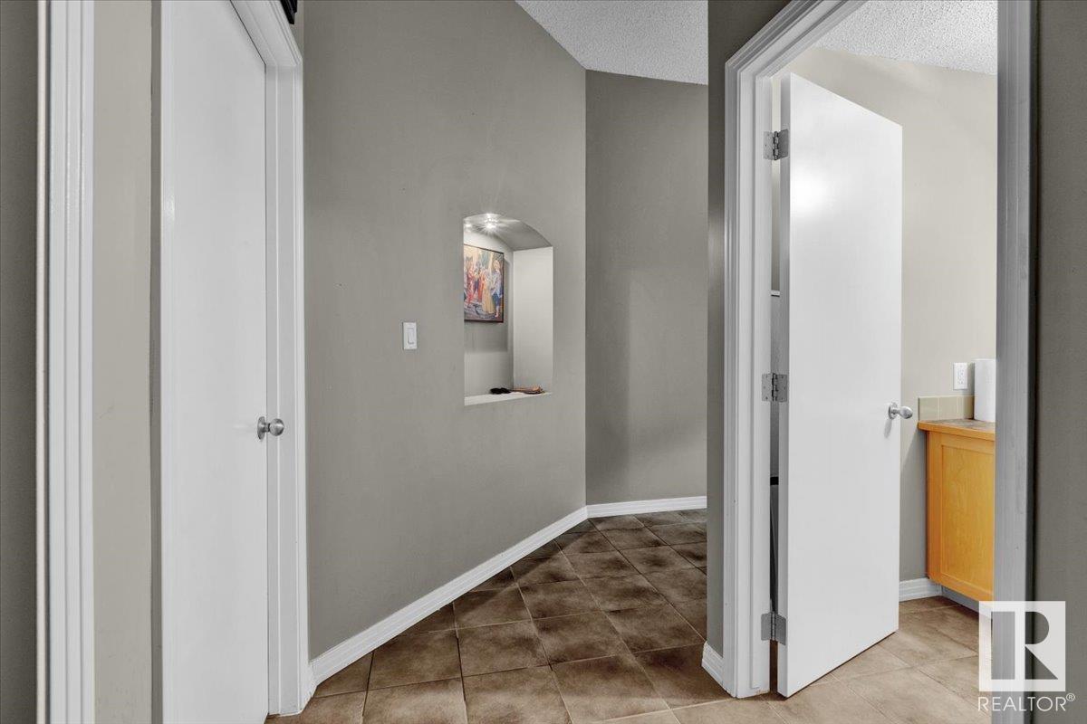 http://cdnparap120.paragonrels.com/ParagonImages/Property/p12/RAE/225360051/8/0/0/182414134fb8cdd666cd26886f7de4f6/1/c8f2cd794354bd1c07987c89ef35b13a/225360051-d9f5f524-e8b9-4a82-a809-11df6ca4fc7c.JPG