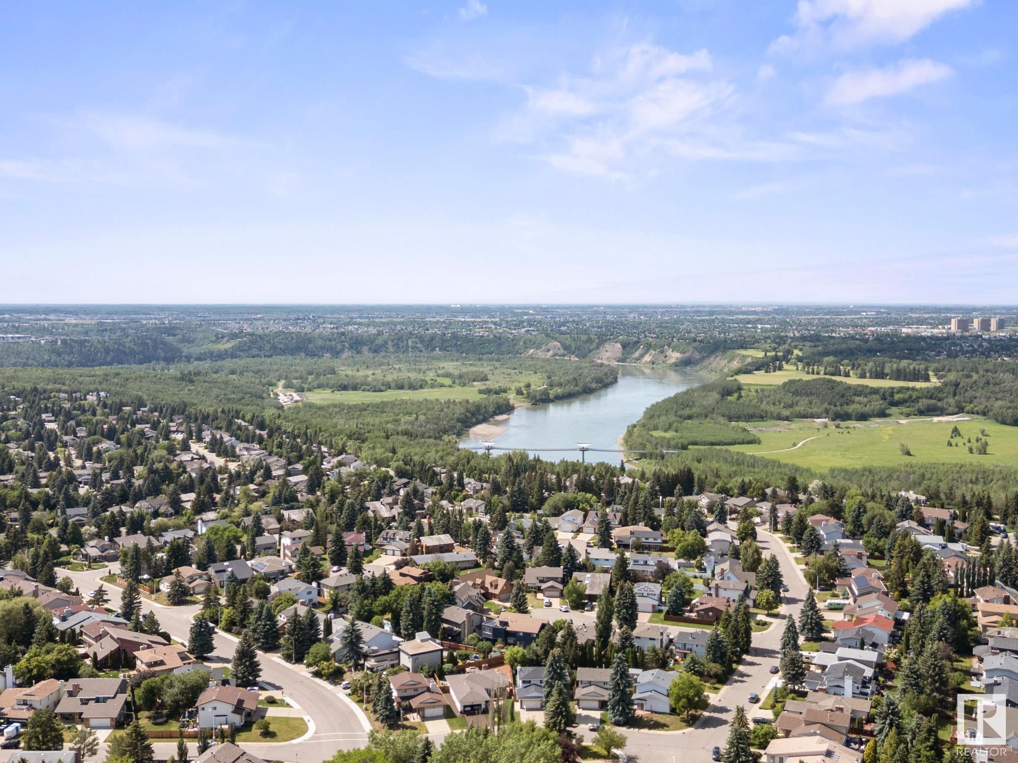 http://cdnparap120.paragonrels.com/ParagonImages/Property/p12/RAE/225360140/39/0/0/2d2d1e7f211736fae9199cb98e7e2df5/1/44f264dd4238b99cb8d9e9f272a1a36b/225360140-CCB860A1-D00D-4A84-BE60-213BC14BB969.JPG