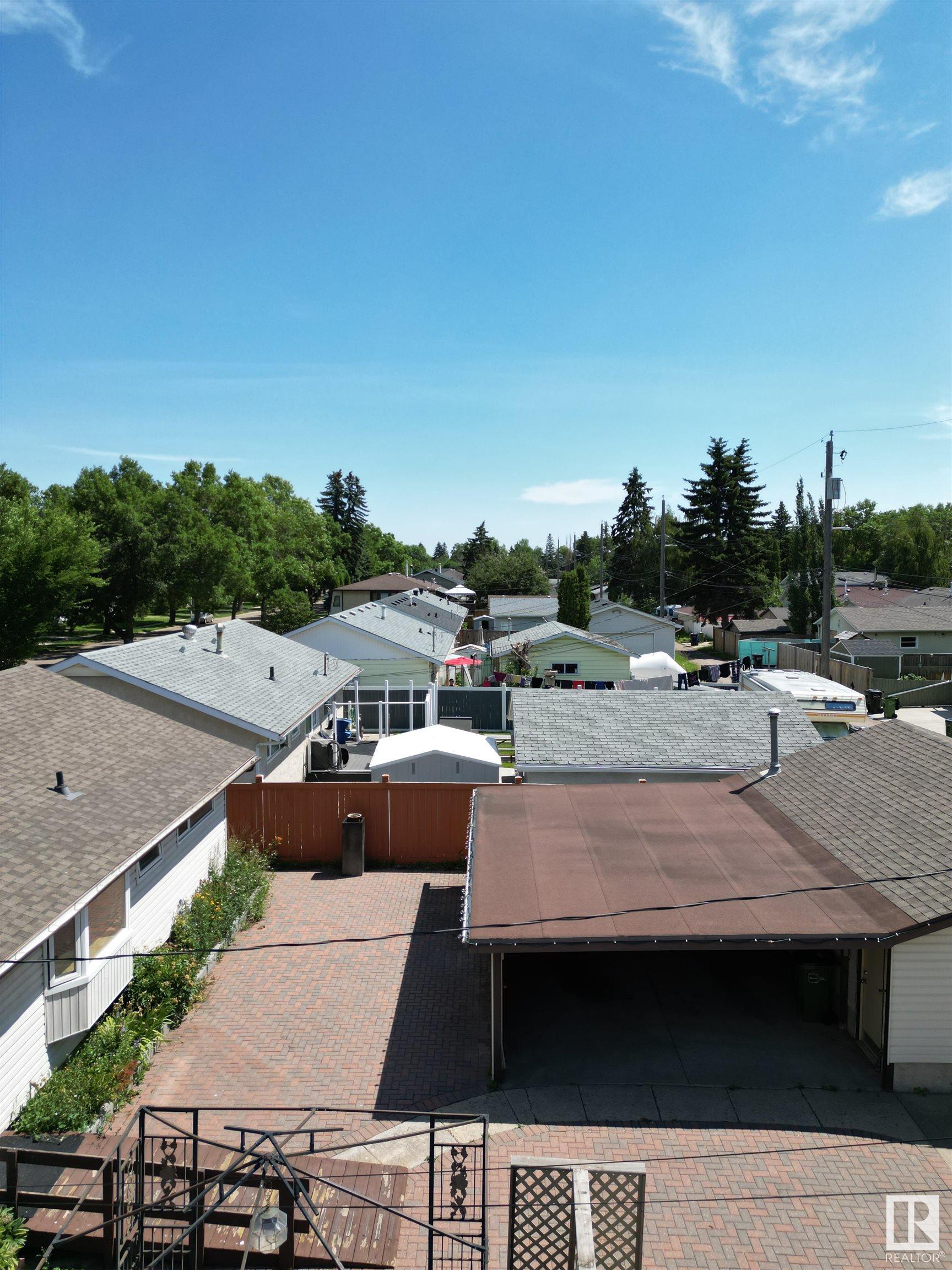 http://cdnparap120.paragonrels.com/ParagonImages/Property/p12/RAE/225360355/56/0/0/18f64133f5ef9312f3e15a6da40cabd8/1/bab68a2b5c28d68ce13ffbfcab4d5f5e/225360355-d0c179c4-75cd-4cab-a606-e180d0c158ea.JPG