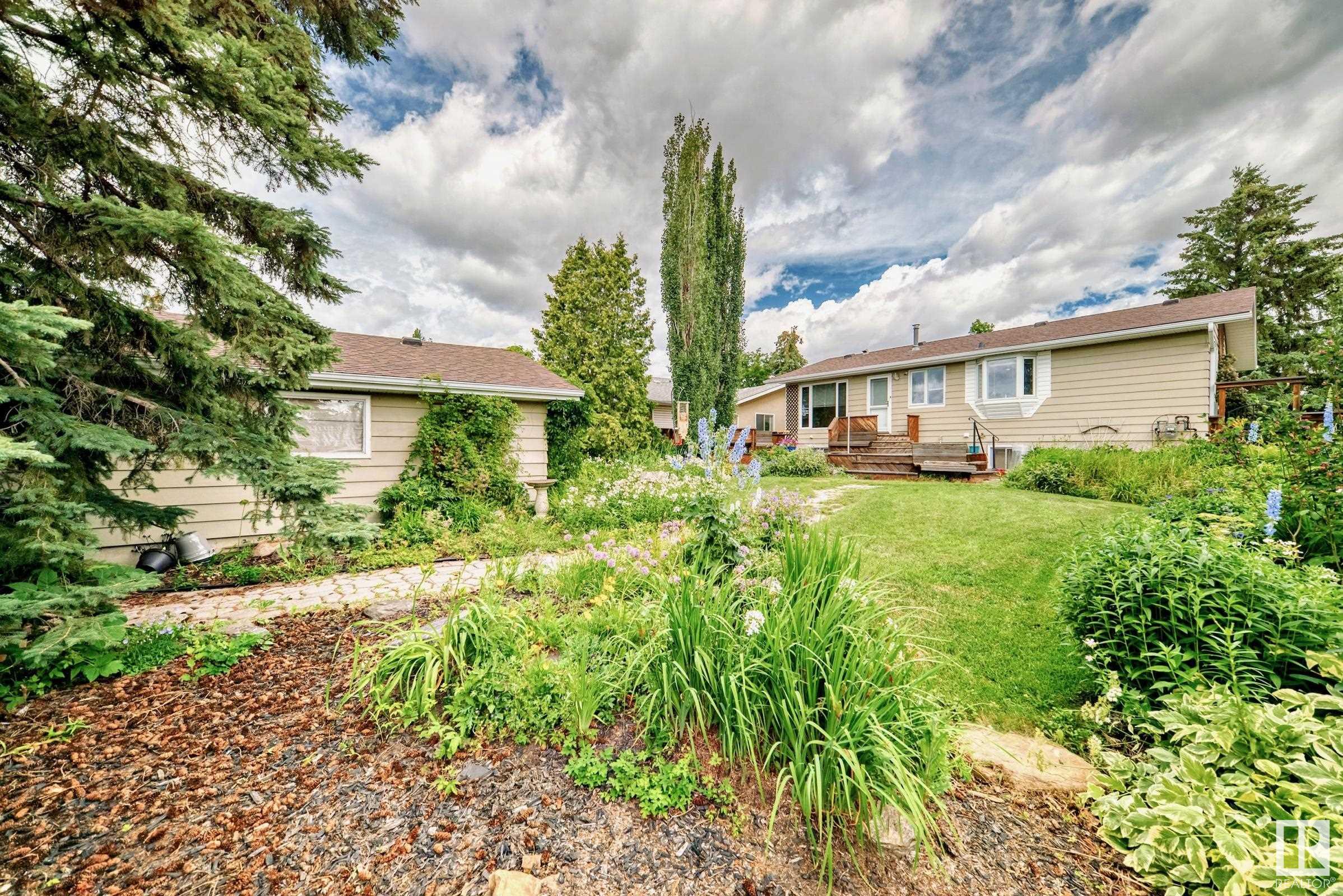 http://cdnparap120.paragonrels.com/ParagonImages/Property/p12/RAE/225360395/47/0/0/819f7e9db92a4a014eb6de0d1e2dc8f0/1/228ede913212593334fb7552d69f1921/225360395-86296d93-37f1-4a97-a8d9-807113d6af73.JPG