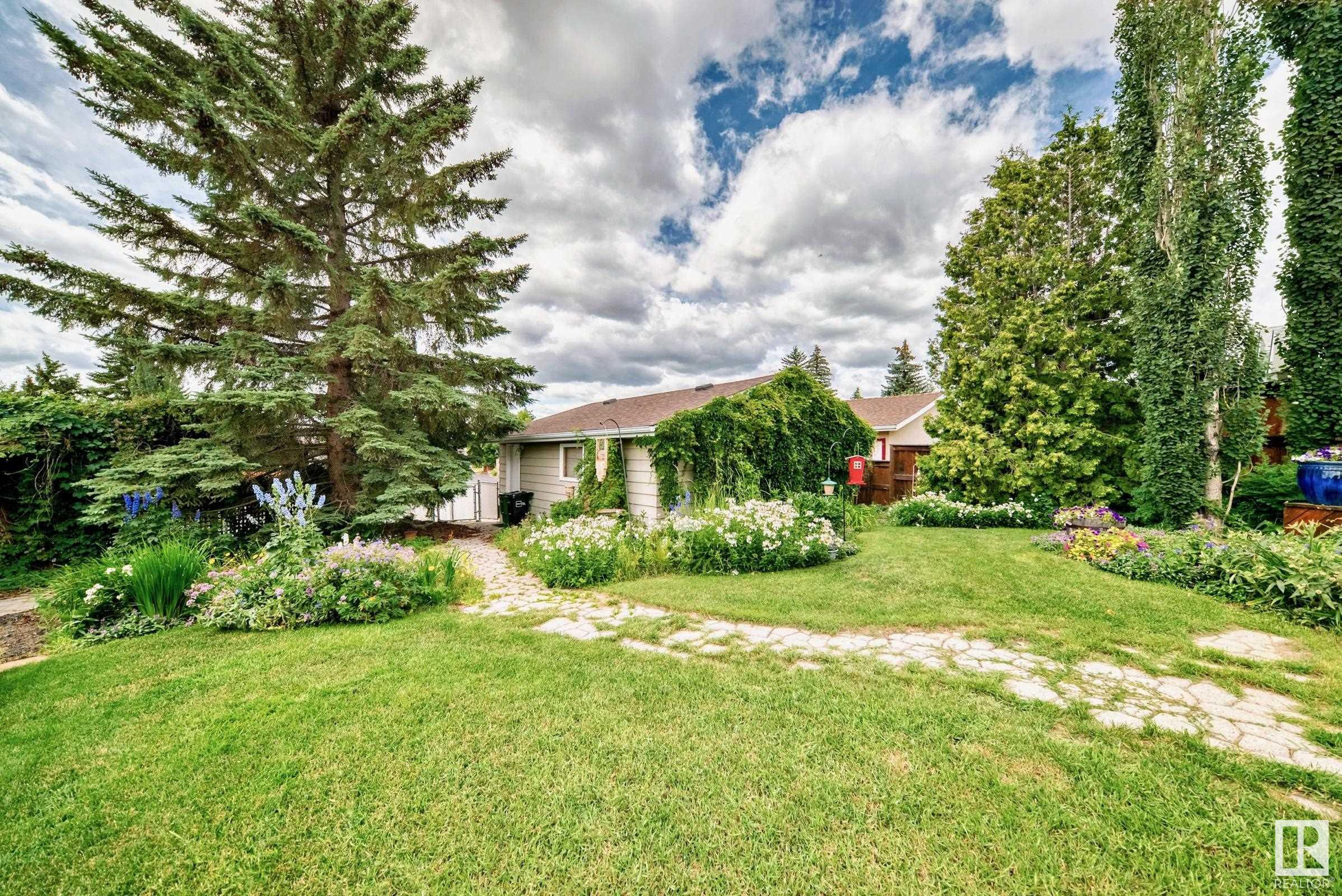 http://cdnparap120.paragonrels.com/ParagonImages/Property/p12/RAE/225360395/50/0/0/64882c10f421105df81e4ac4bd633833/1/228ede913212593334fb7552d69f1921/225360395-0fbc6db9-4400-468d-962d-057c47bd2ce7.JPG