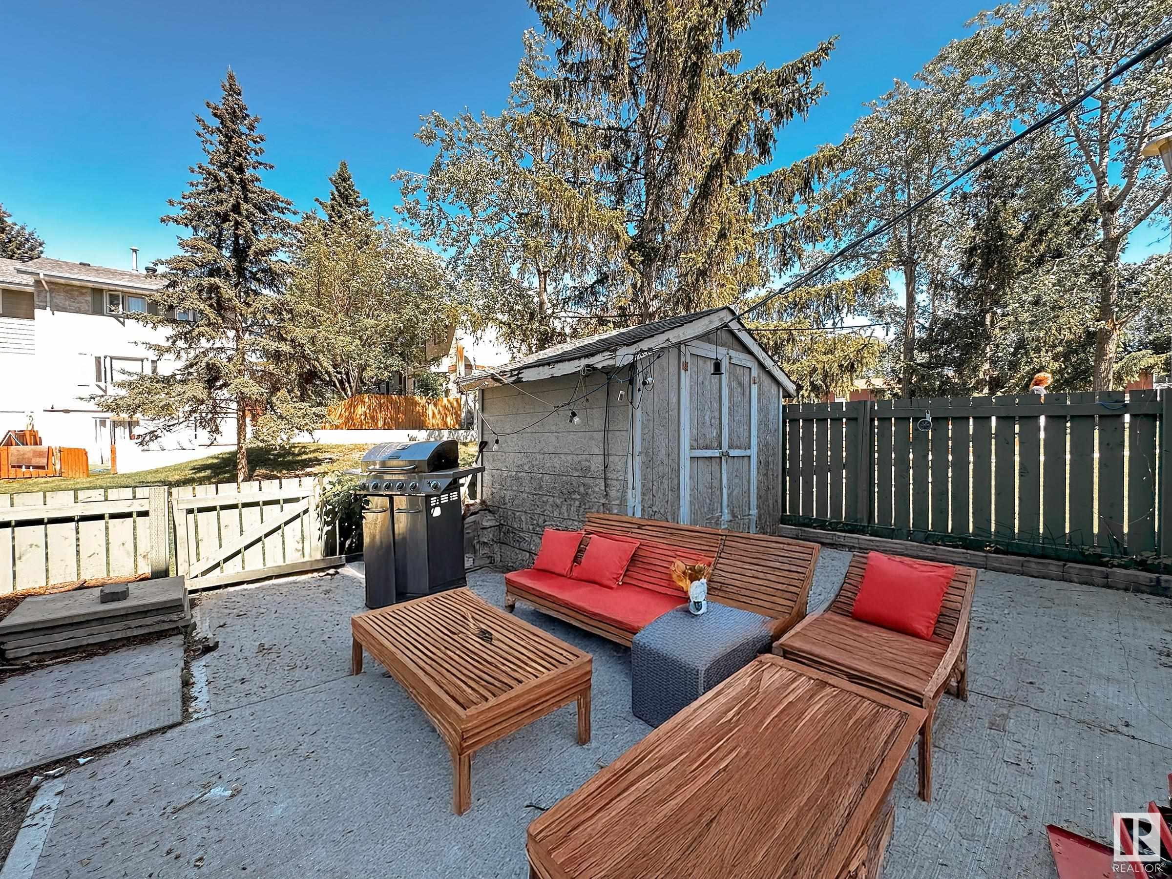 http://cdnparap120.paragonrels.com/ParagonImages/Property/p12/RAE/225360437/40/0/0/2f7a6a1e64d51c8da1c4552b08064f56/1/d4eb4a52da88da755a1bcdd85b303898/225360437-3A4F3C1E-9E5B-43B2-86F2-5630A8535B42.JPG