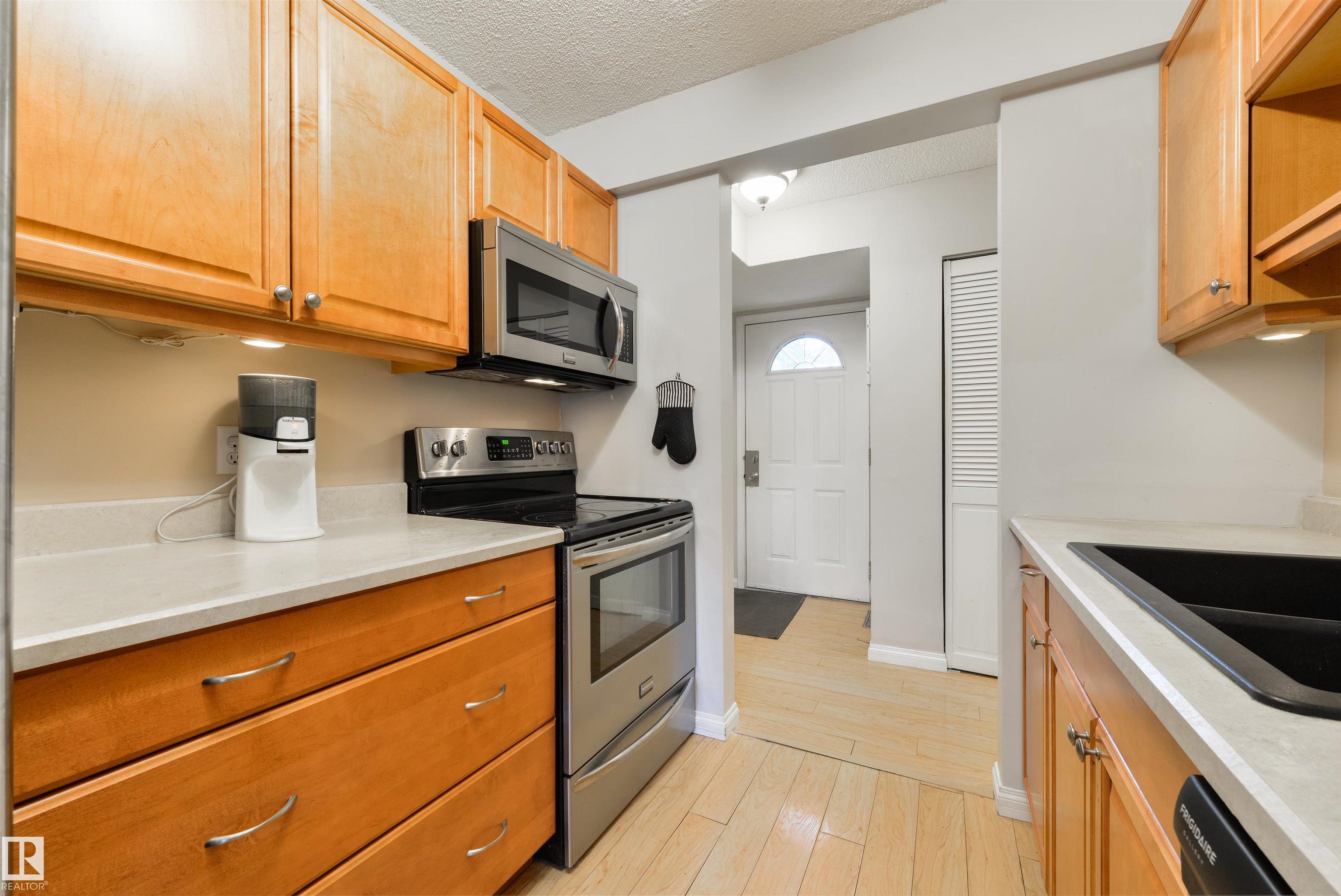 Photo 10 at 2B Meadowlark Village NW, West Meadowlark Park, Edmonton