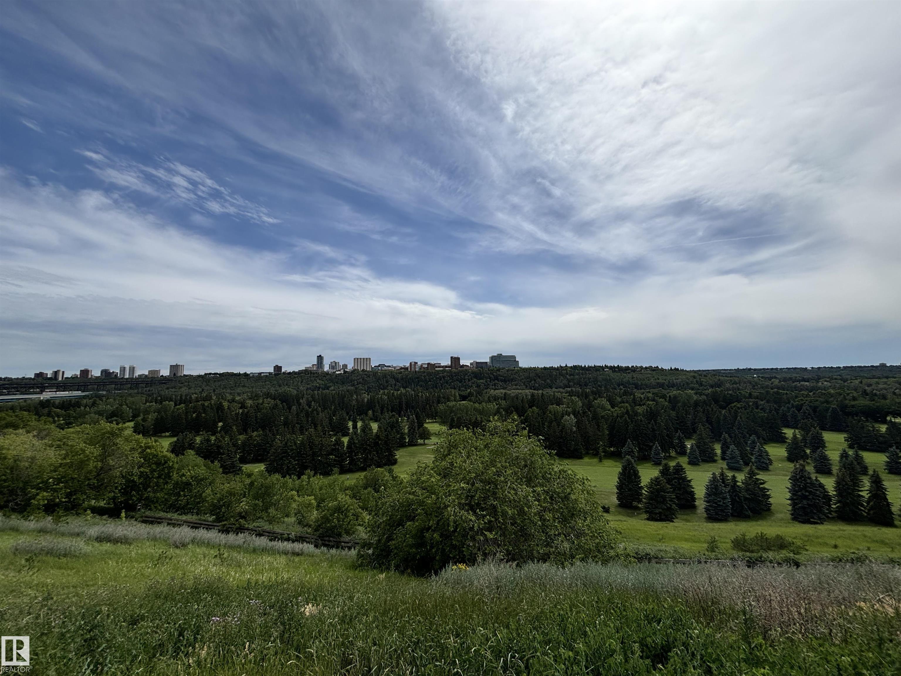 http://cdnparap120.paragonrels.com/ParagonImages/Property/p12/RAE/225360751/44/0/0/b64b38311b474bc7b15df7fe39b34b23/1/25ffb9fb18161171e8db053ff8ed5338/225360751-243b102e-cacf-4ea7-a8a4-9b9fa1ebe0aa.JPG