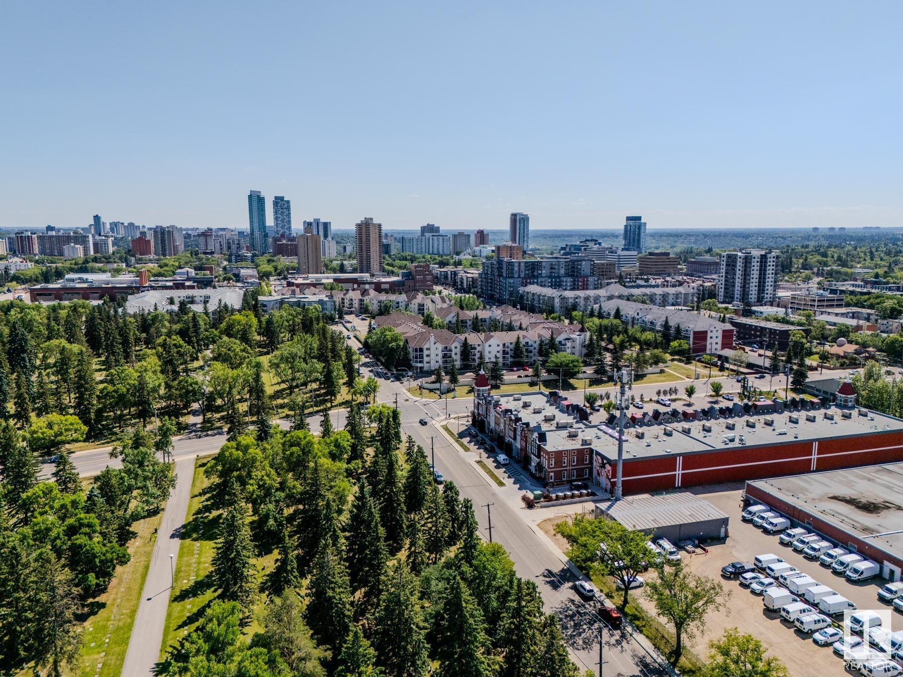 http://cdnparap120.paragonrels.com/ParagonImages/Property/p12/RAE/225360917/52/0/0/caa65bc2a93bc7e8768d42ae118c5d6e/1/0d9aa98e3361912ce7ba770da7c1e3cf/225360917-b1b99ae4-9fb6-418b-9da6-6122fb6a9bf9.JPG