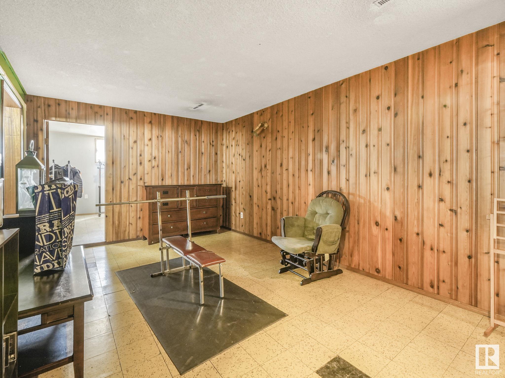 http://cdnparap120.paragonrels.com/ParagonImages/Property/p12/RAE/225360947/28/0/0/fae52820780ac3c5b17785becacce096/1/17fb67be842dfbbd0f776086d89a5a40/225360947-56474013-c6a9-4e23-97f1-4297ed298764.JPG