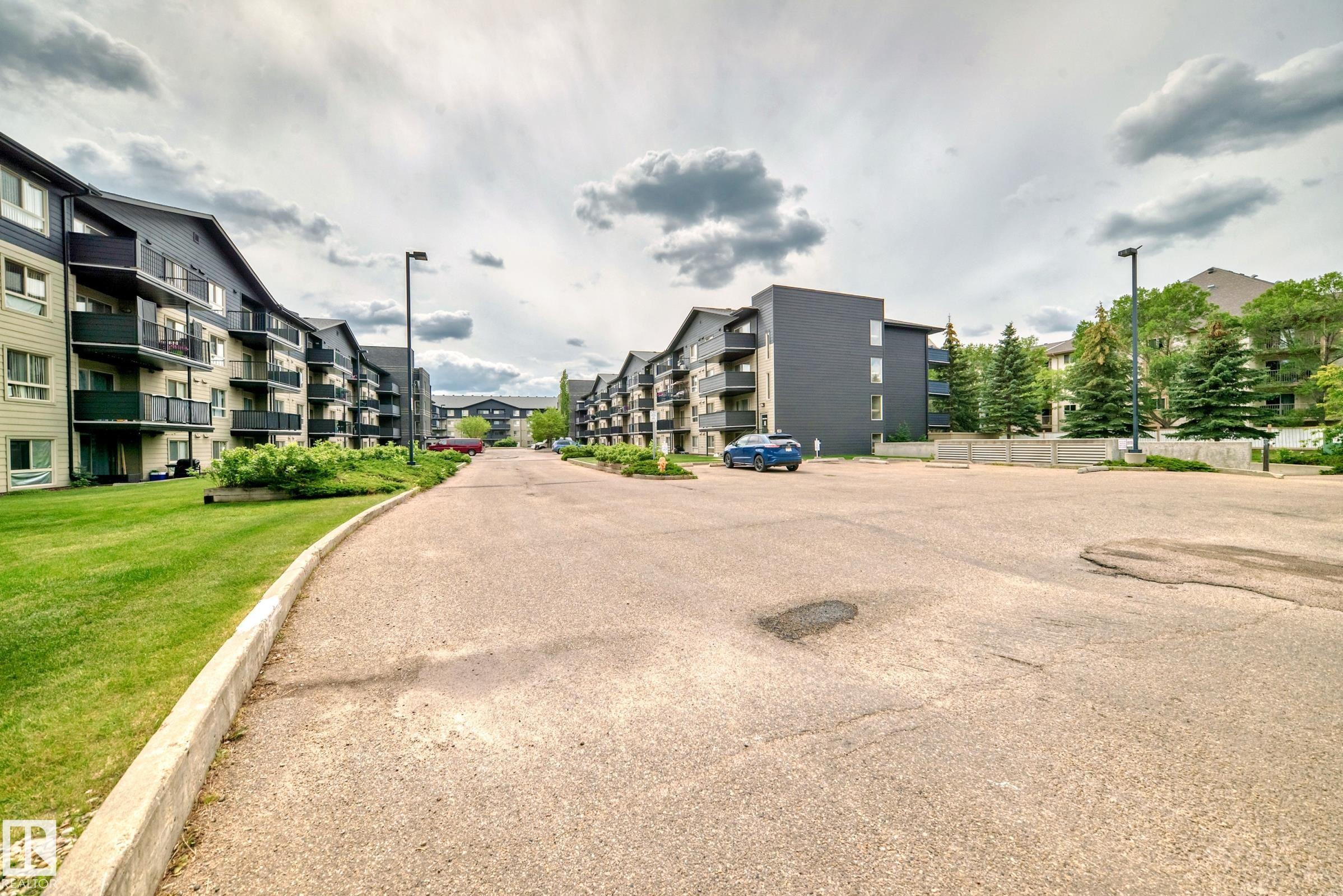 http://cdnparap120.paragonrels.com/ParagonImages/Property/p12/RAE/225361022/43/0/0/cd2e2b3a893cac04b85ce7d436fb8a93/1/b65d2e430b0e36ad62ae1e6b5e029687/225361022-a0563c4f-7c43-4261-b1d2-adbf850f7948.JPG