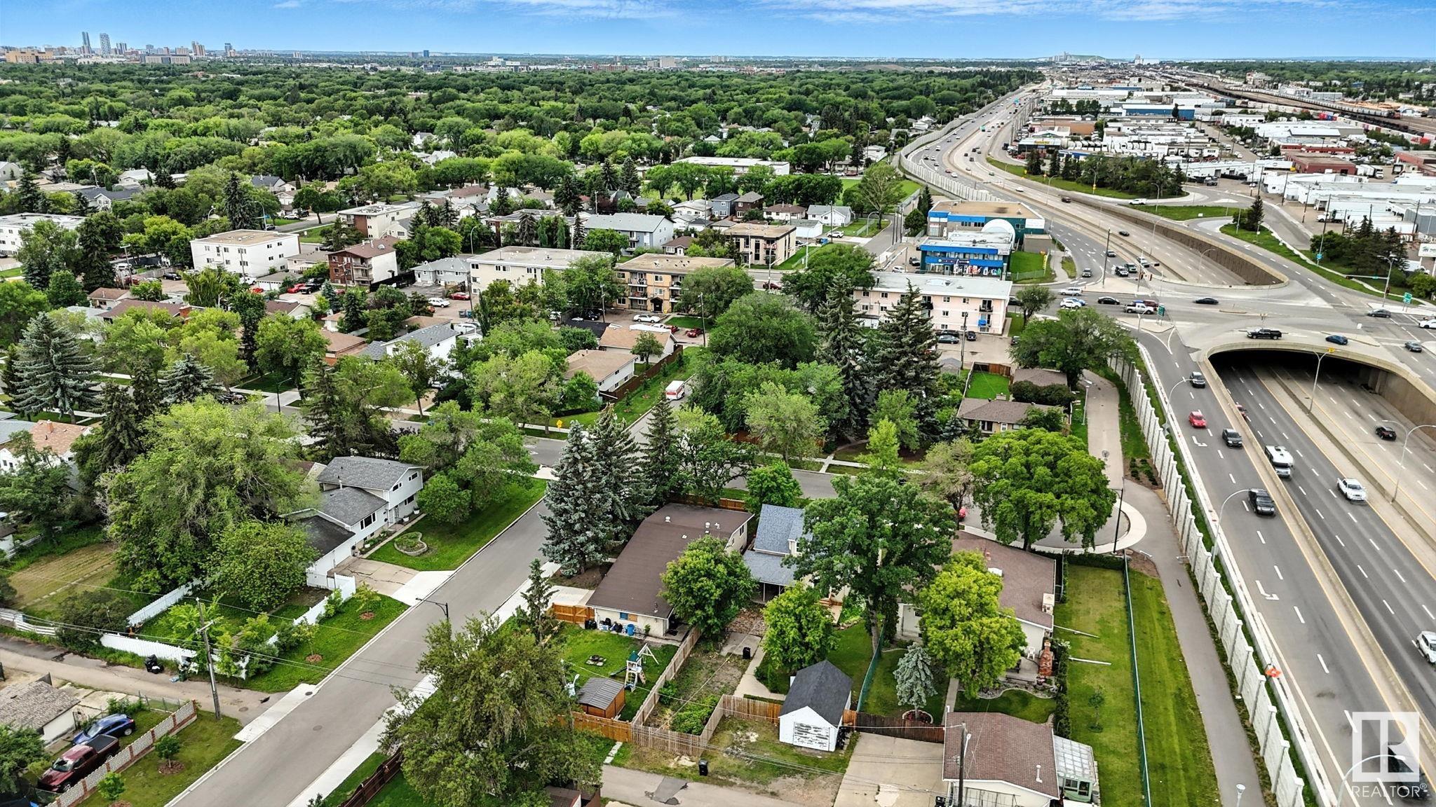 http://cdnparap120.paragonrels.com/ParagonImages/Property/p12/RAE/225361099/31/0/0/2e006dead9eb8c9039aefce71f2d99b1/1/2b19cbe90f705bad010d27ee092dec87/225361099-9F20109F-66C8-431C-A1AF-5246D3F5E50E.JPG